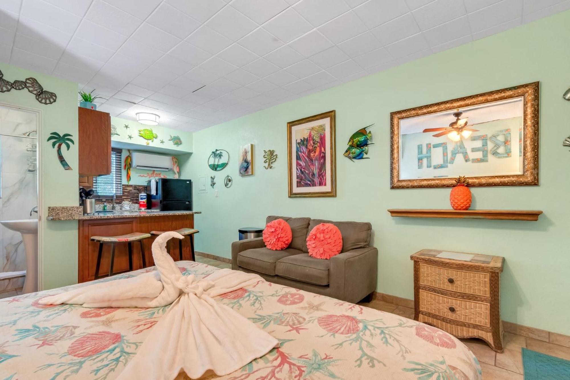 Tropic Terrace #37 - Beachfront Apartment St. Pete Beach