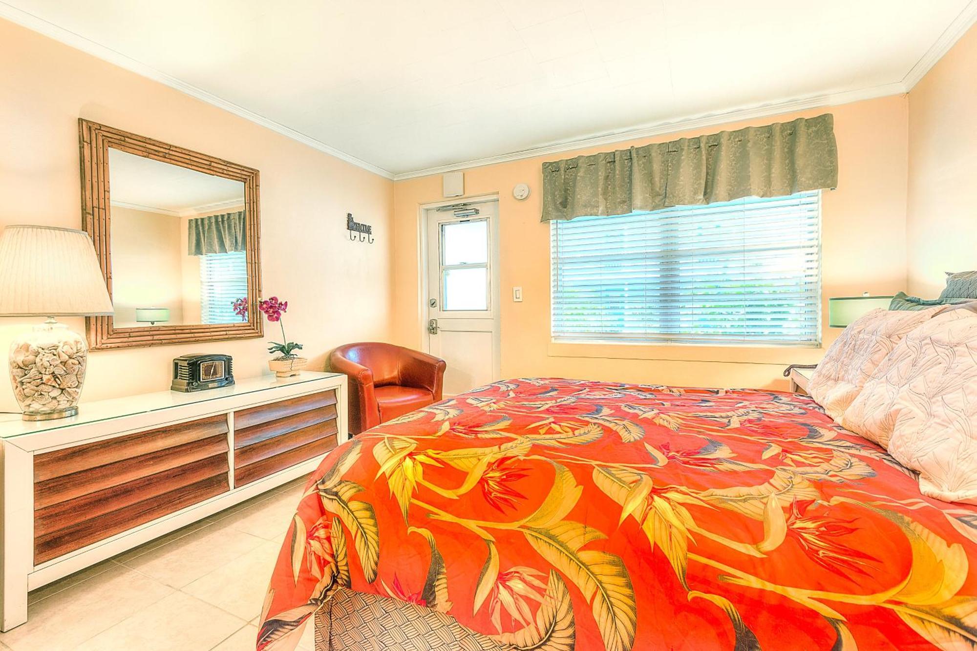Tropic Terrace #3 - Beachfront Apartment St. Pete Beach