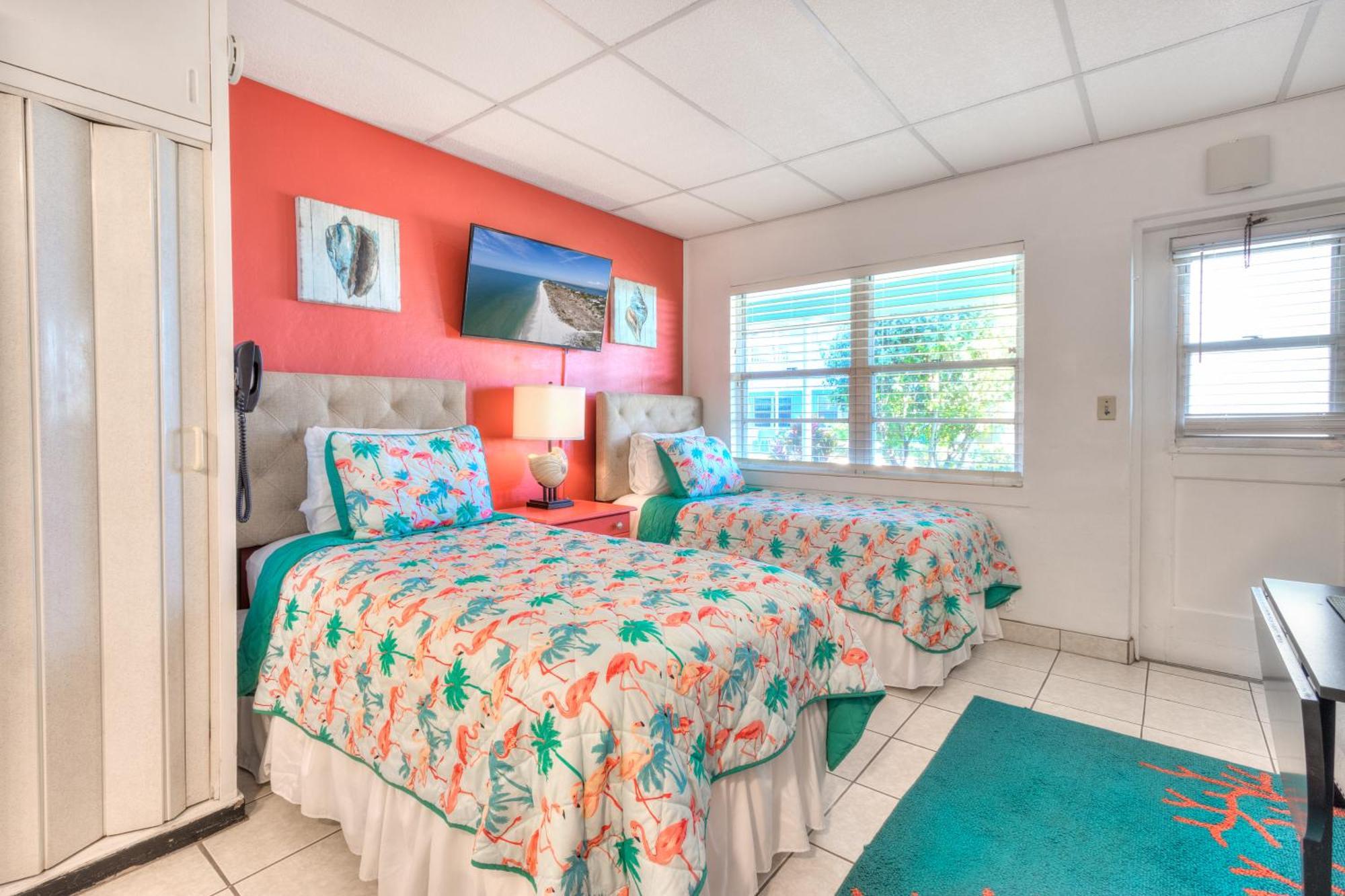 Tropic Terrace #24 - Beachfront Apartment St. Pete Beach