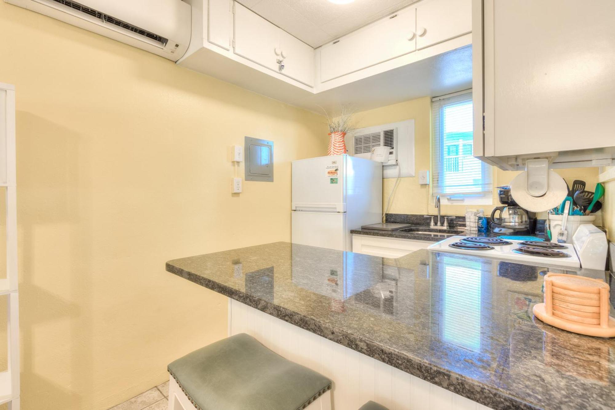 Apartment Tropic Terrace #22 - Beachfront St. Pete Beach