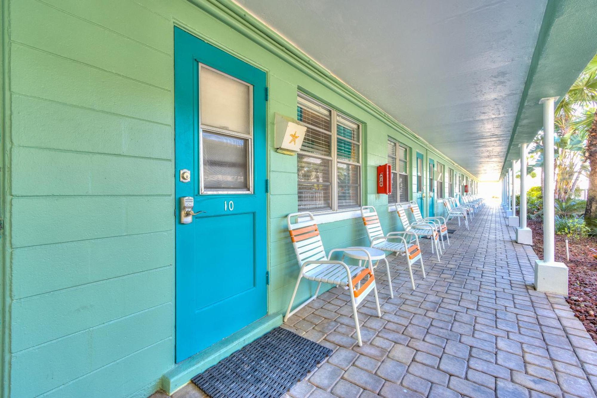 Tropic Terrace #10 - Beachfront Apartment St. Pete Beach
