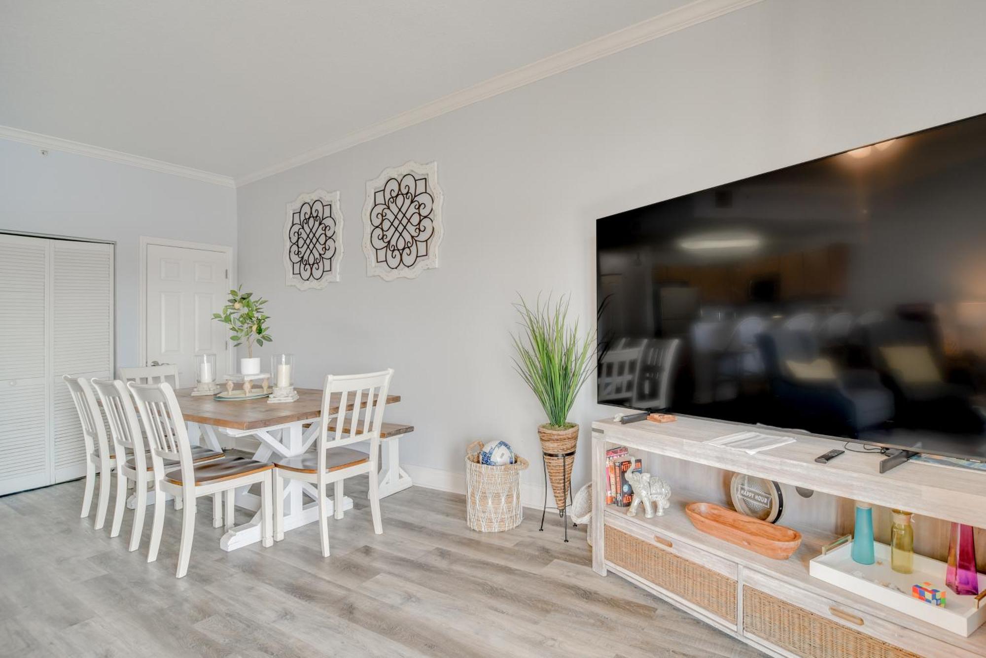 Apartment 4th-floor Waterfront On Treasure Island!