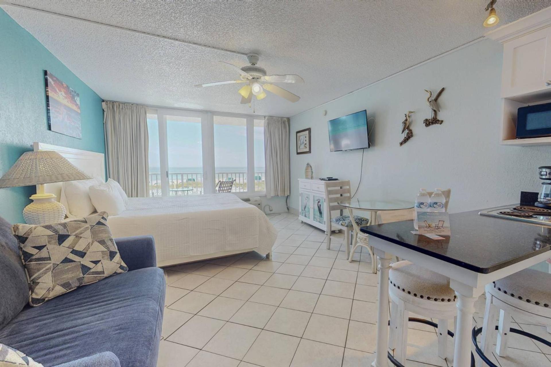 216 - Island * St. Pete Beach