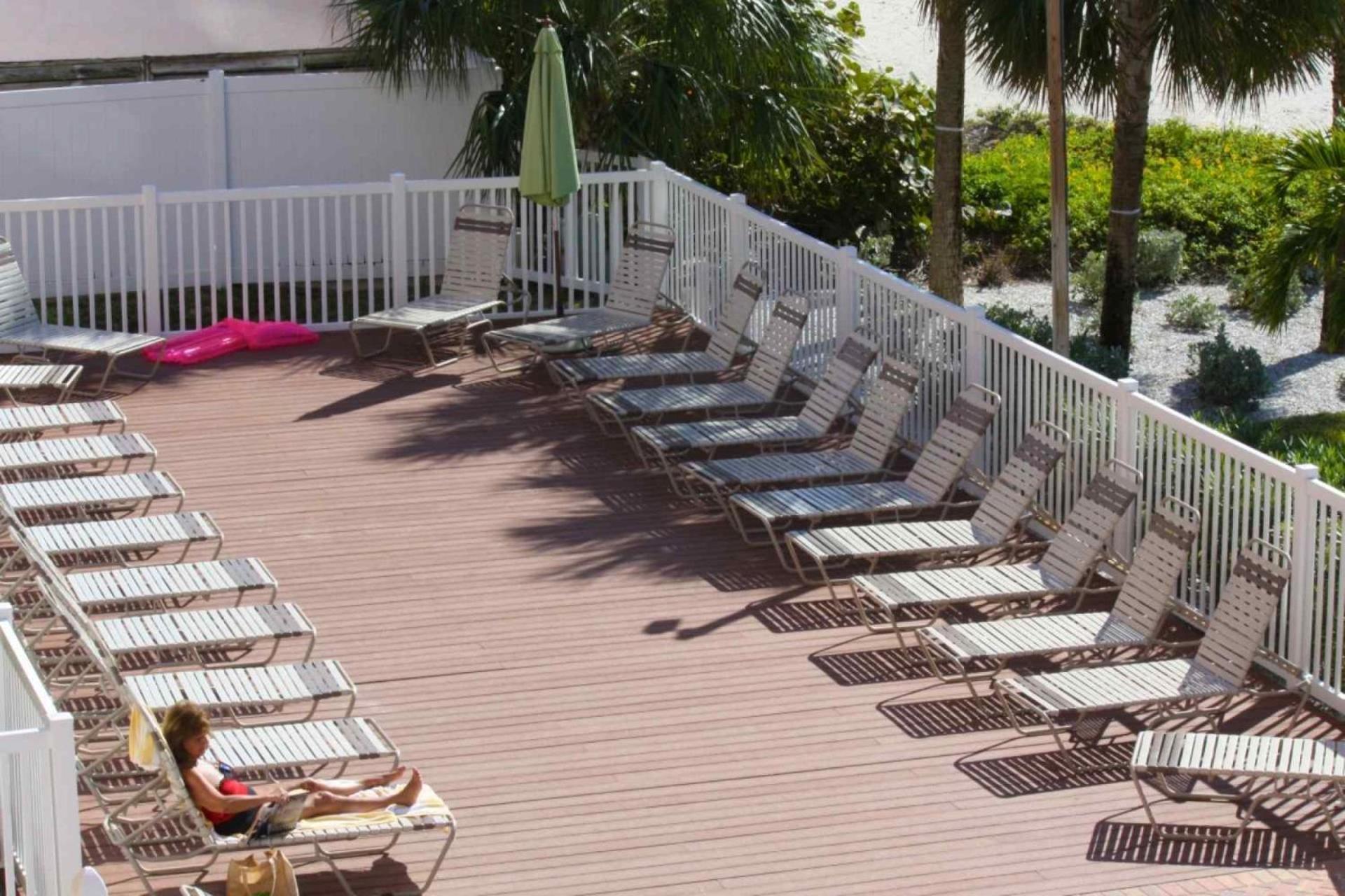 301 - Surf * St. Pete Beach