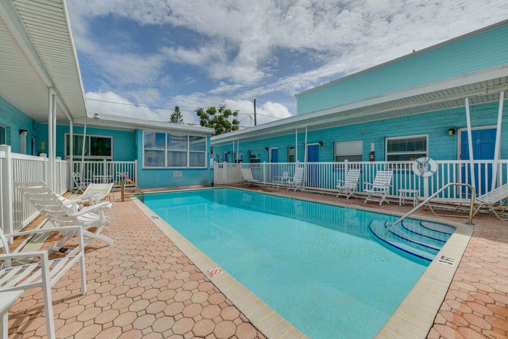 Apartment Madeira Walk To Johns Pass!