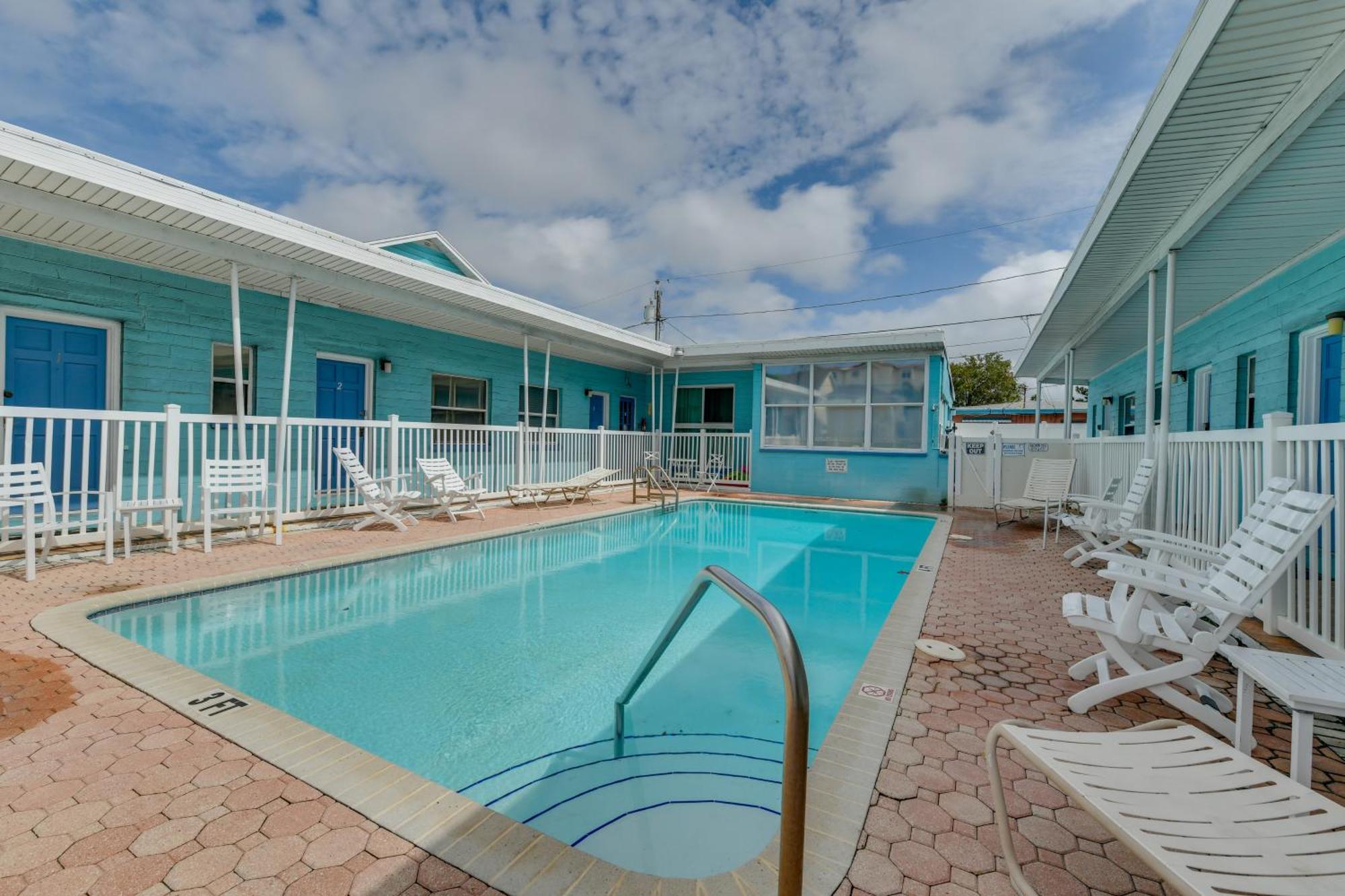 Apartment Madeira Walk To Johns Pass!