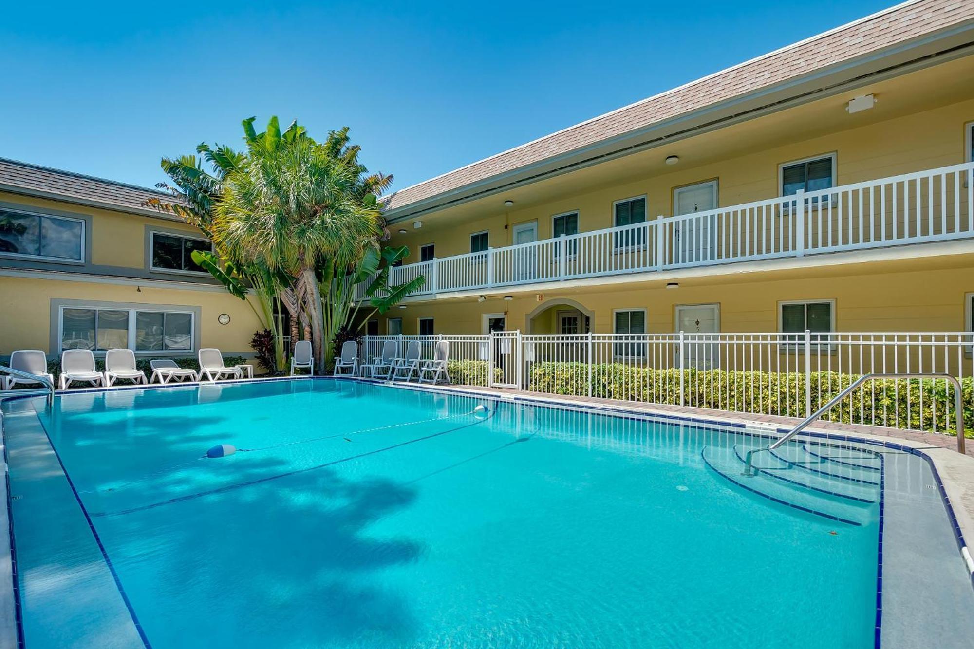 Holiday home Walk To Beach/beautiful And Comfy/relaxing Patio/parking St. Pete Beach
