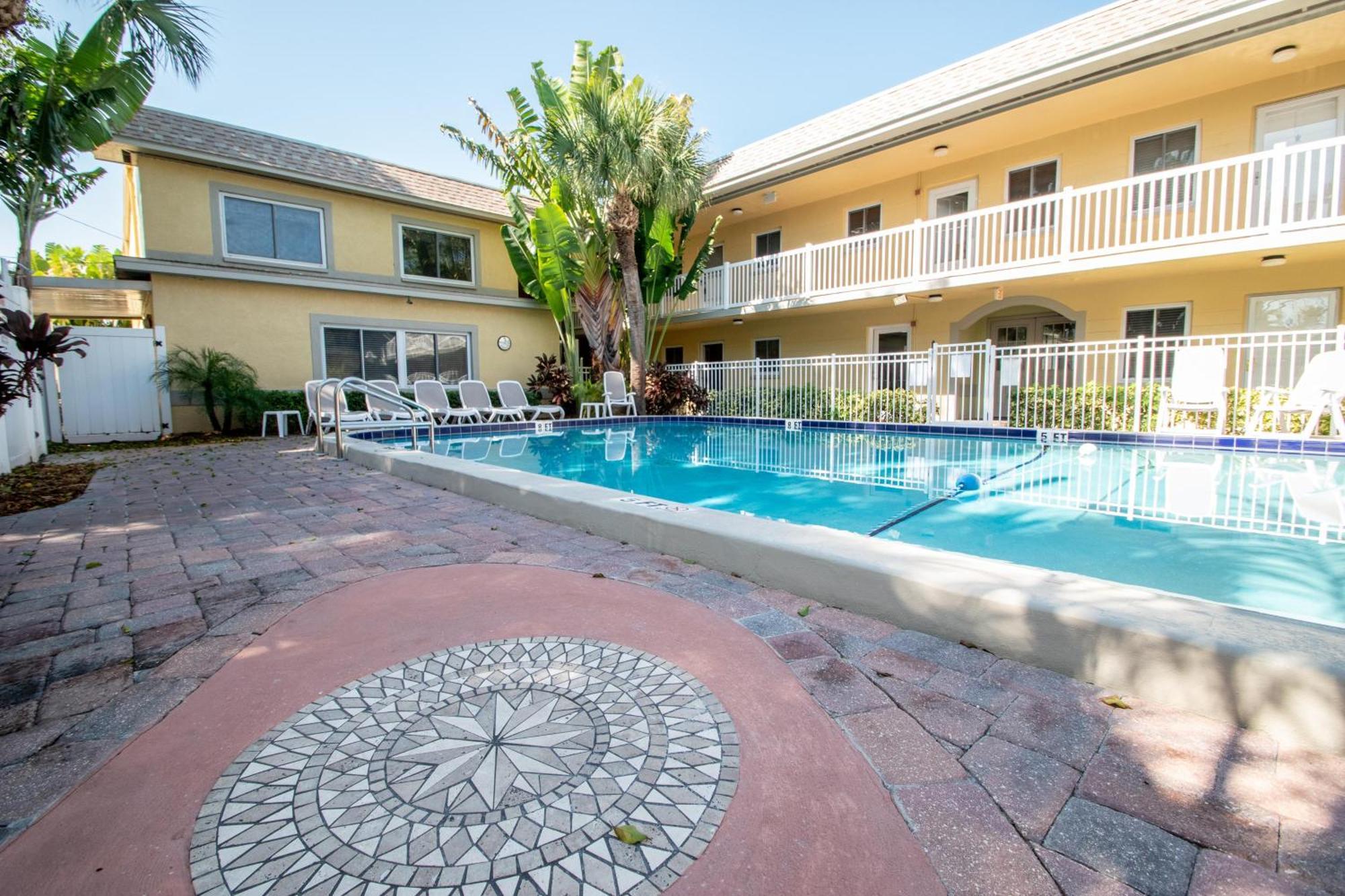 Walk To Beach/beautiful And Comfy/relaxing Patio/parking Holiday home *