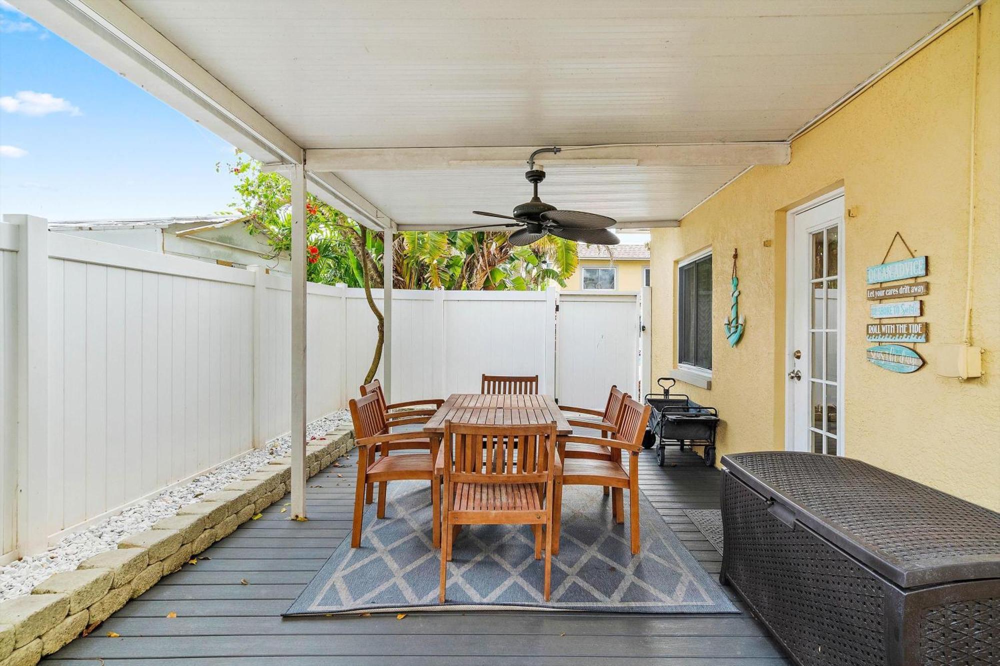 Walk To Beach/beautiful And Comfy/relaxing Patio/parking *
