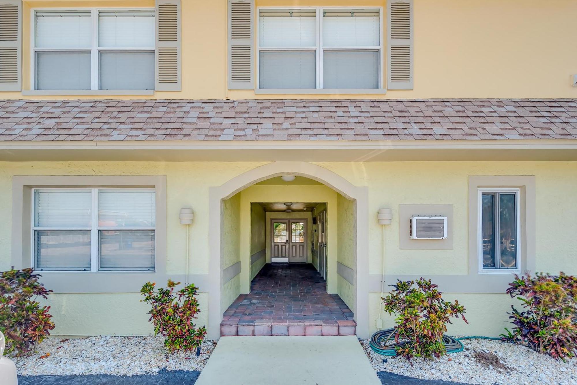 Walk To Beach/beautiful And Comfy/relaxing Patio/parking Holiday home