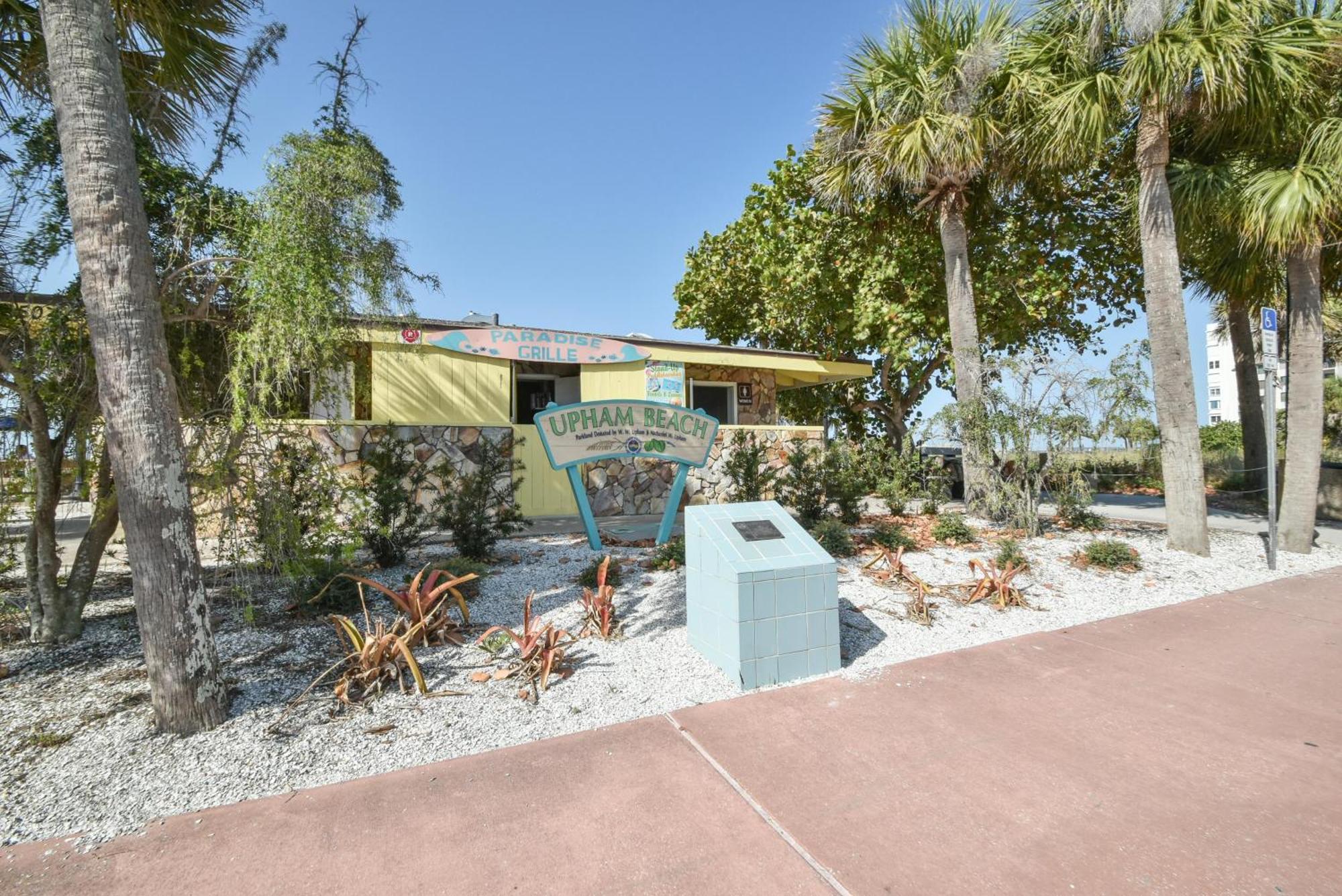 Holiday home Walk To Beach/beautiful And Comfy/relaxing Patio/parking