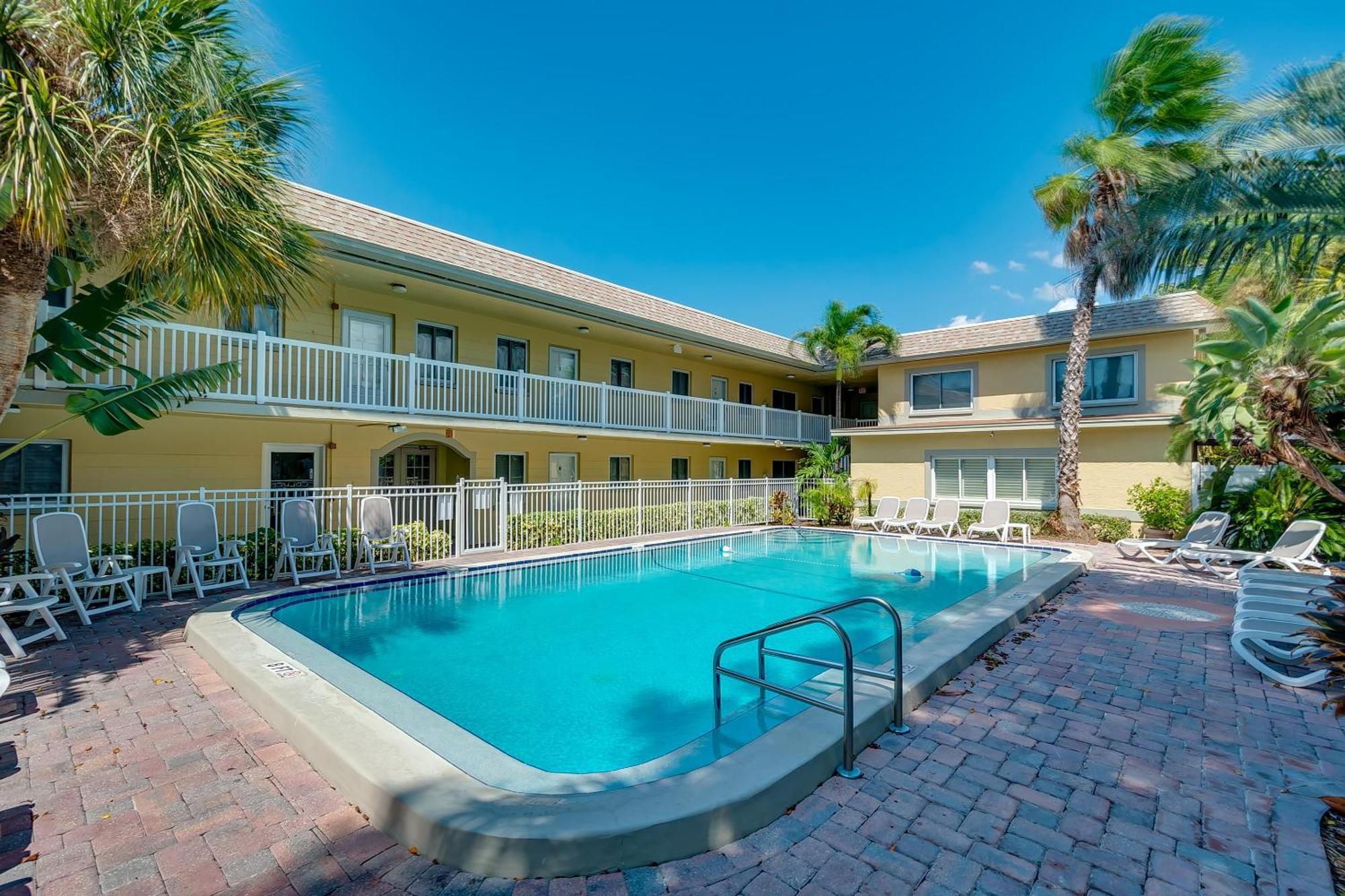 Walk To Beach/beautiful And Comfy/relaxing Patio/parking Holiday home *