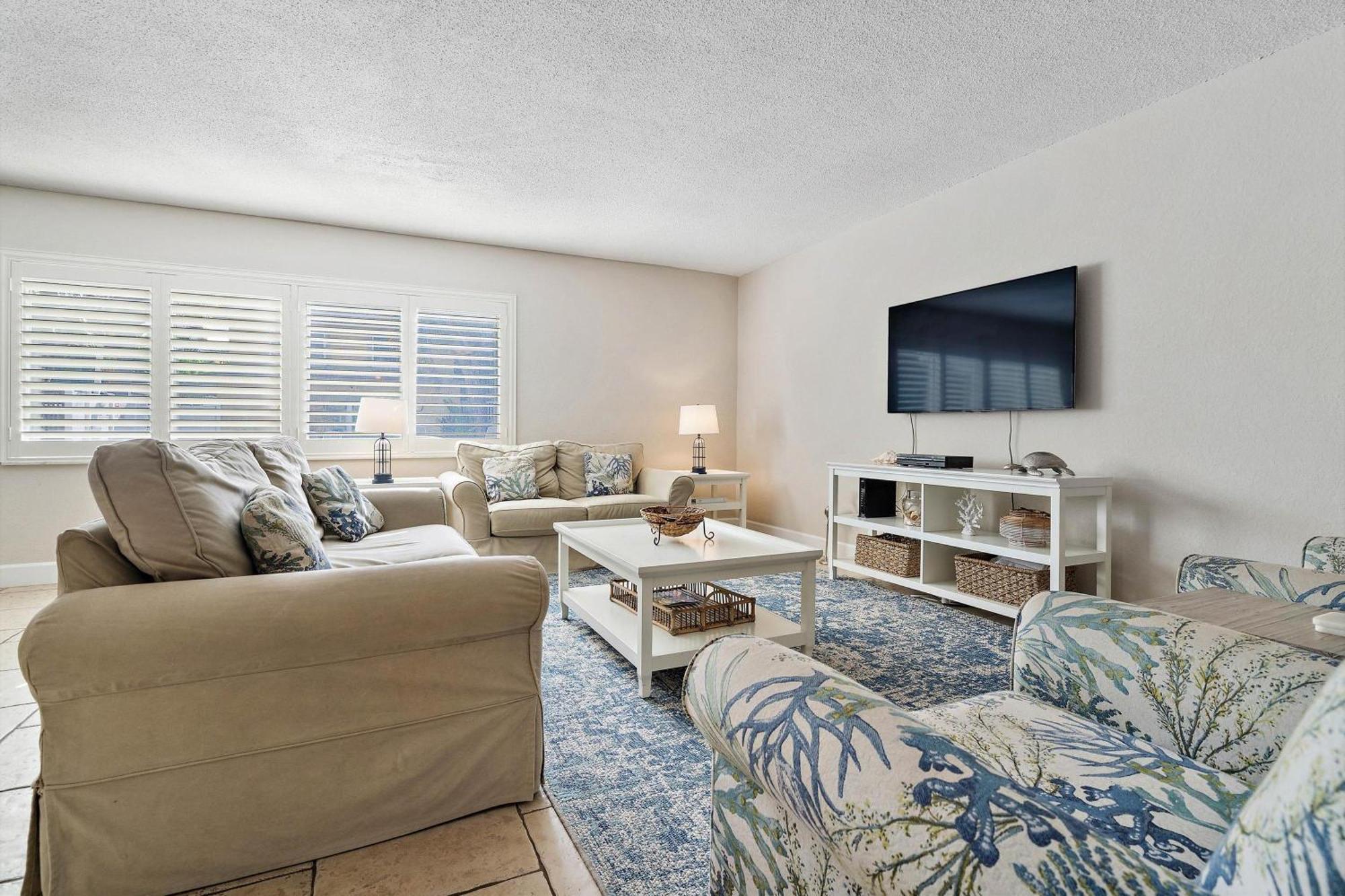 Walk To Beach/beautiful And Comfy/relaxing Patio/parking St. Pete Beach