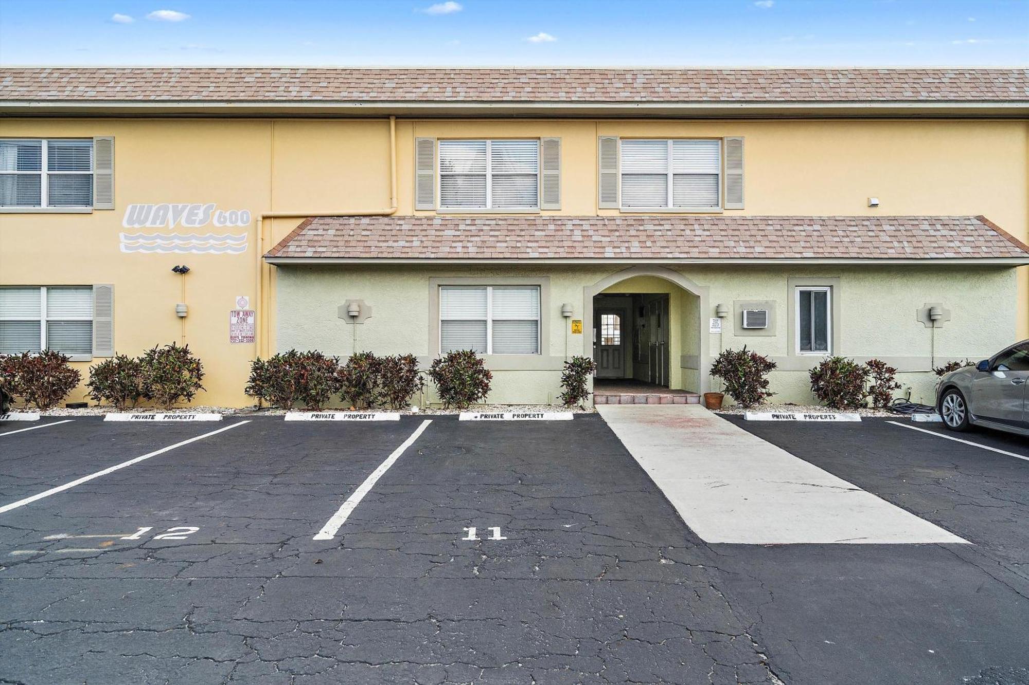 Walk To Beach/beautiful And Comfy/relaxing Patio/parking * St. Pete Beach