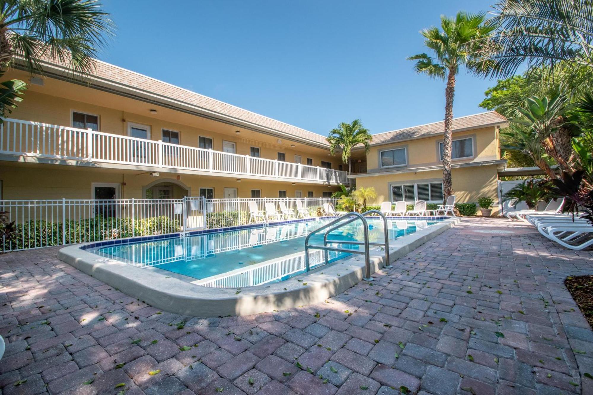 Holiday home Walk To Beach/beautiful And Comfy/relaxing Patio/parking *