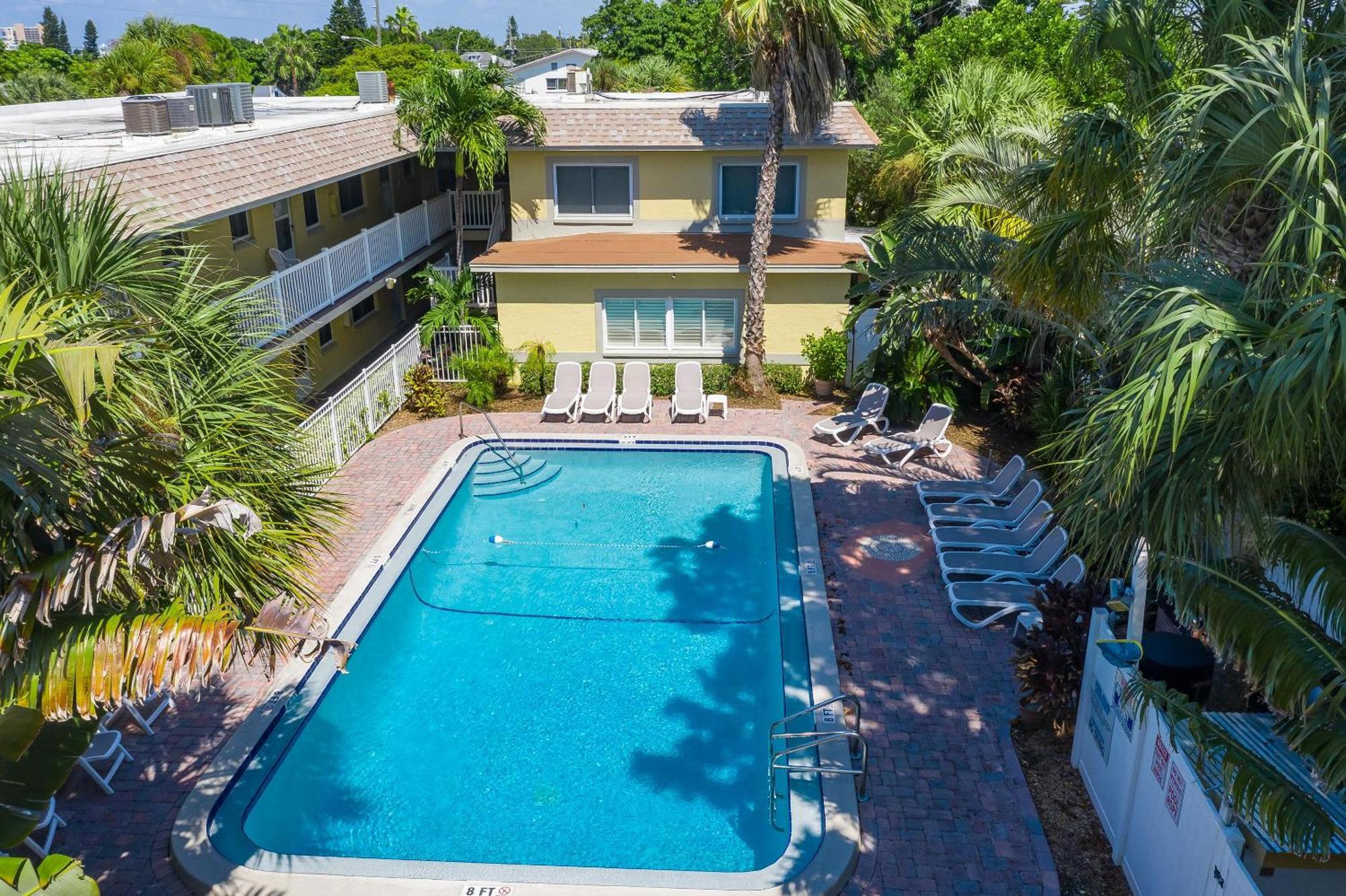 Holiday home Walk To Beach/beautiful And Comfy/relaxing Patio/parking St. Pete Beach