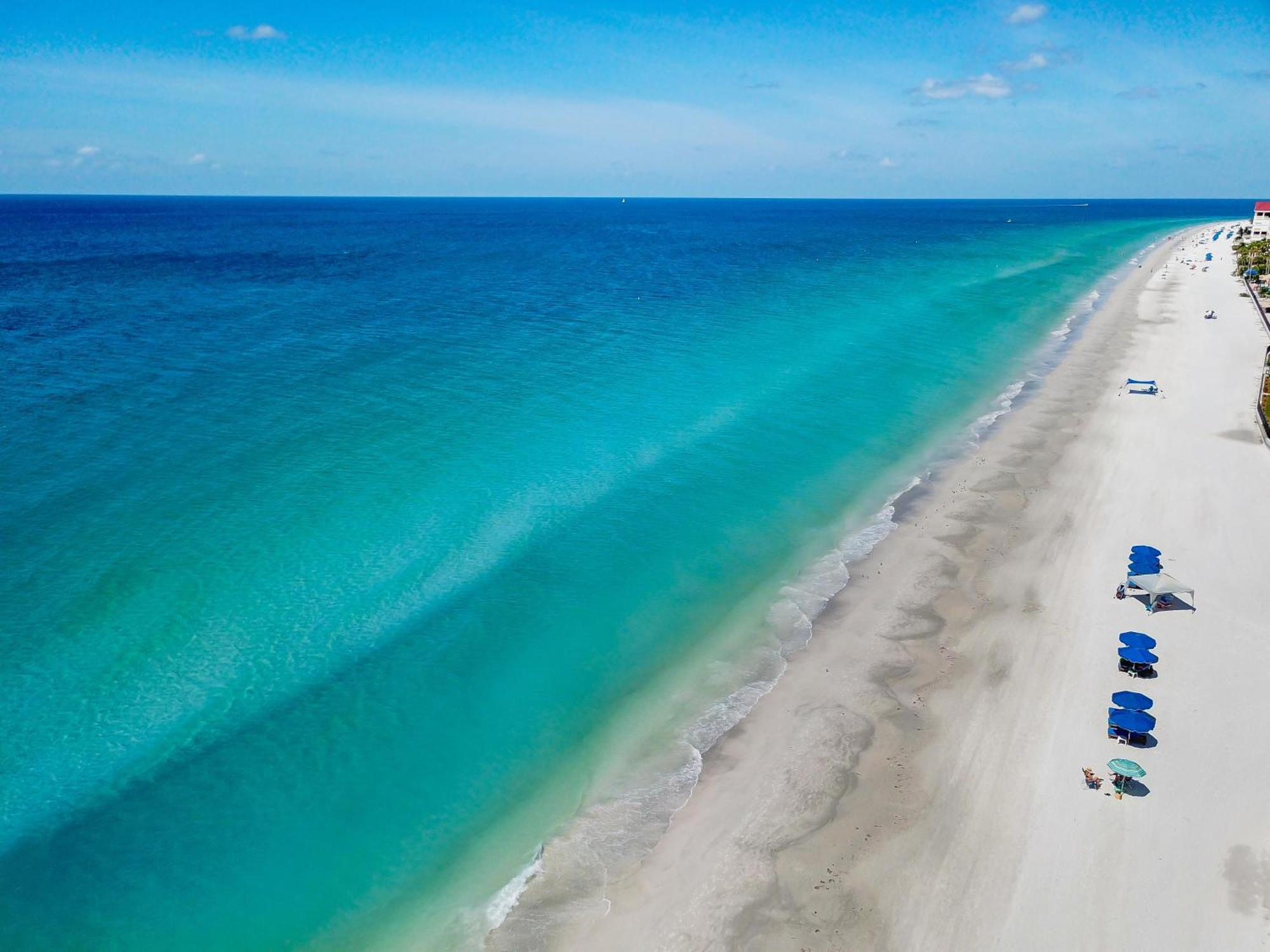 Open - Beachfront Luxury/spacious/free Amenities/walk Everywhere Holiday home