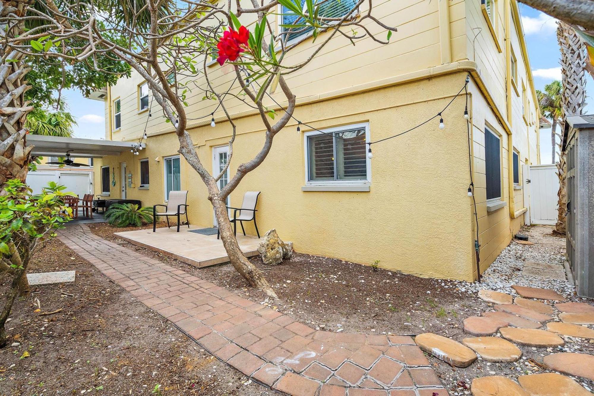 Holiday home Walk To Beach/beautiful And Comfy/relaxing Patio/parking