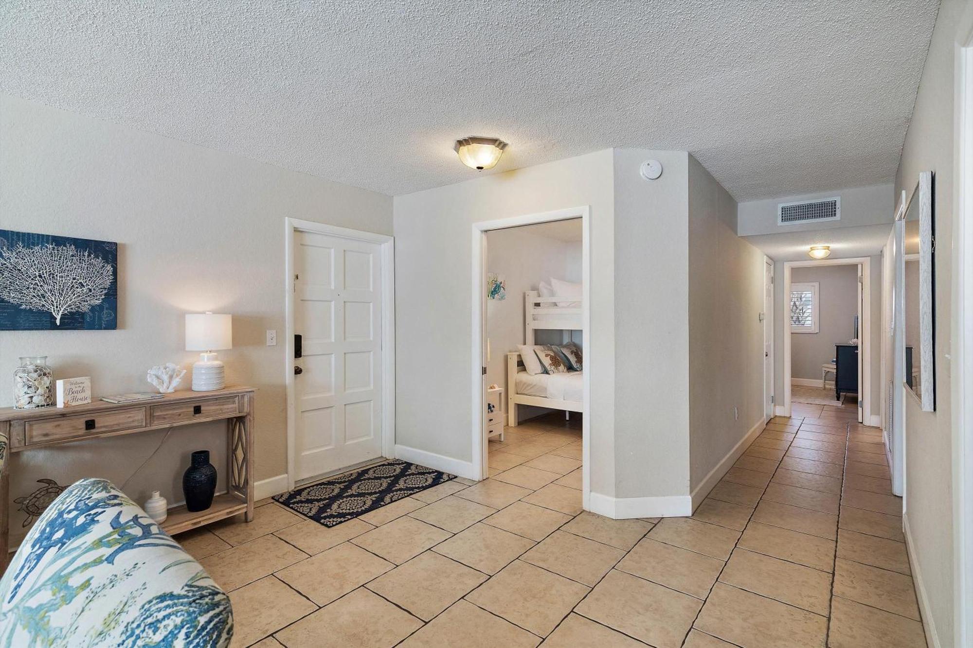 Holiday home Walk To Beach/beautiful And Comfy/relaxing Patio/parking *