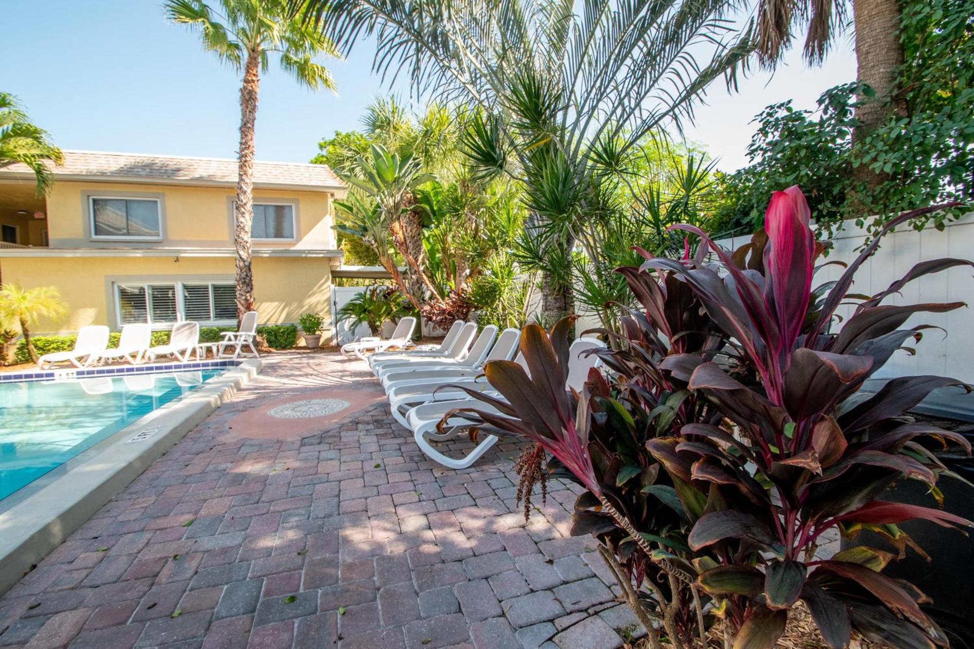 Walk To Beach/beautiful And Comfy/relaxing Patio/parking St. Pete Beach