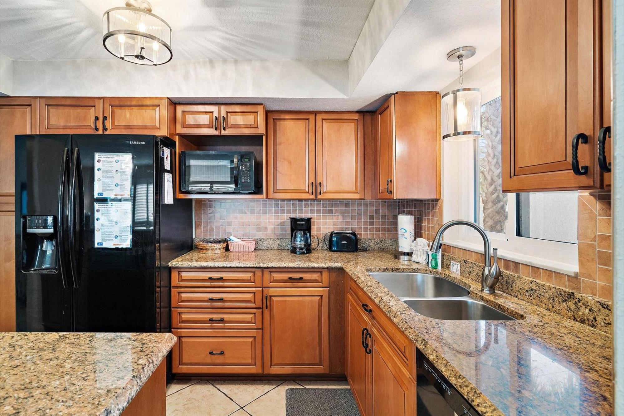 Walk To Beach/beautiful And Comfy/relaxing Patio/parking * St. Pete Beach