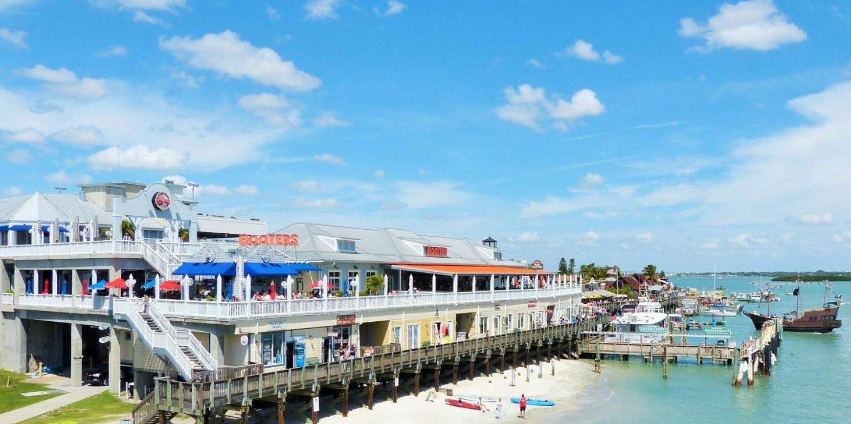 Open - Beachfront Luxury/spacious/free Amenities/walk Everywhere Holiday home