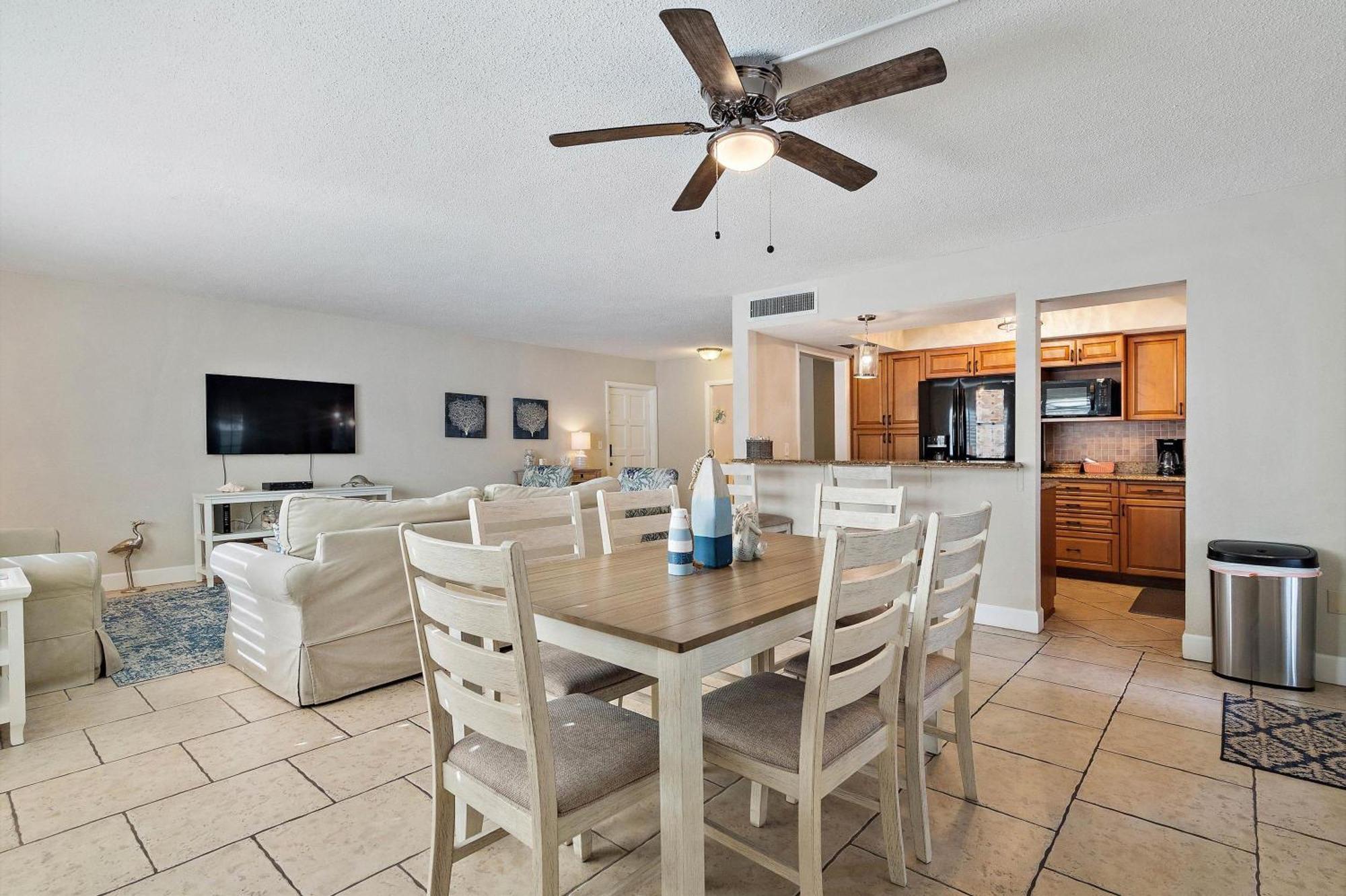 Walk To Beach/beautiful And Comfy/relaxing Patio/parking Holiday home St. Pete Beach