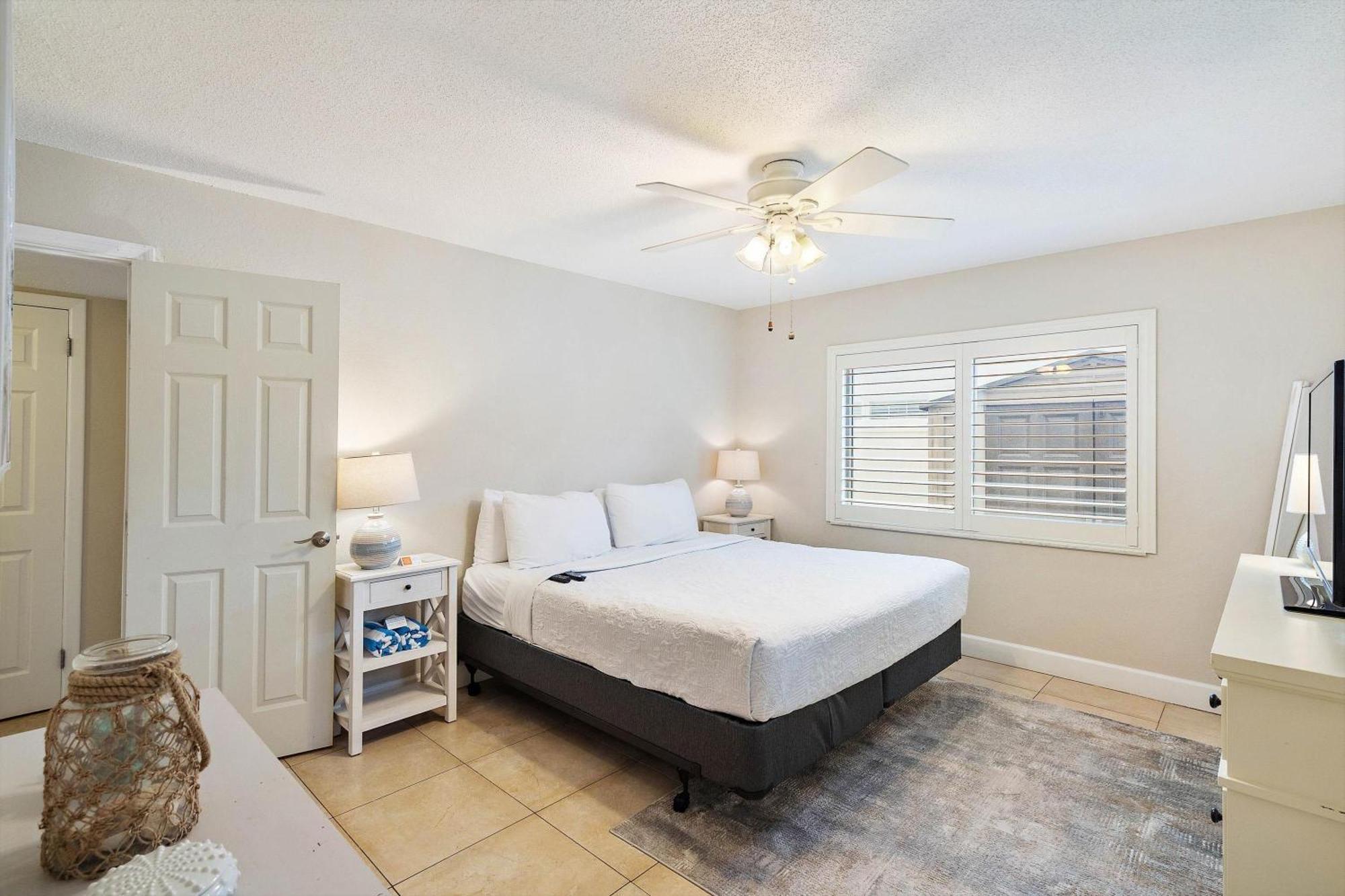 Walk To Beach/beautiful And Comfy/relaxing Patio/parking * St. Pete Beach