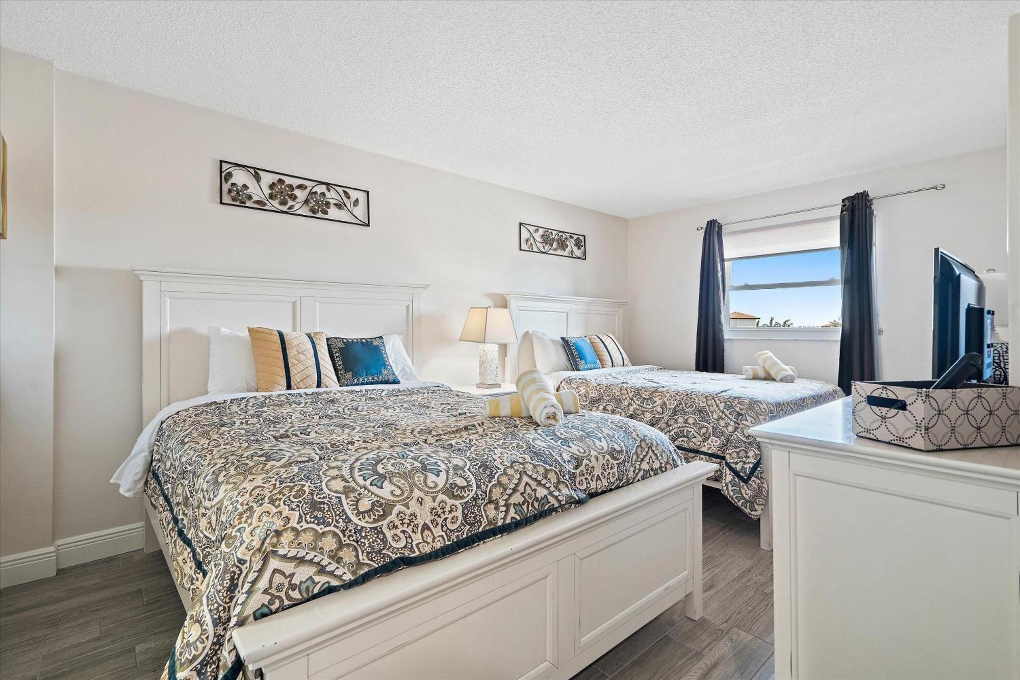 Open - Beachfront Luxury/spacious/free Amenities/walk Everywhere