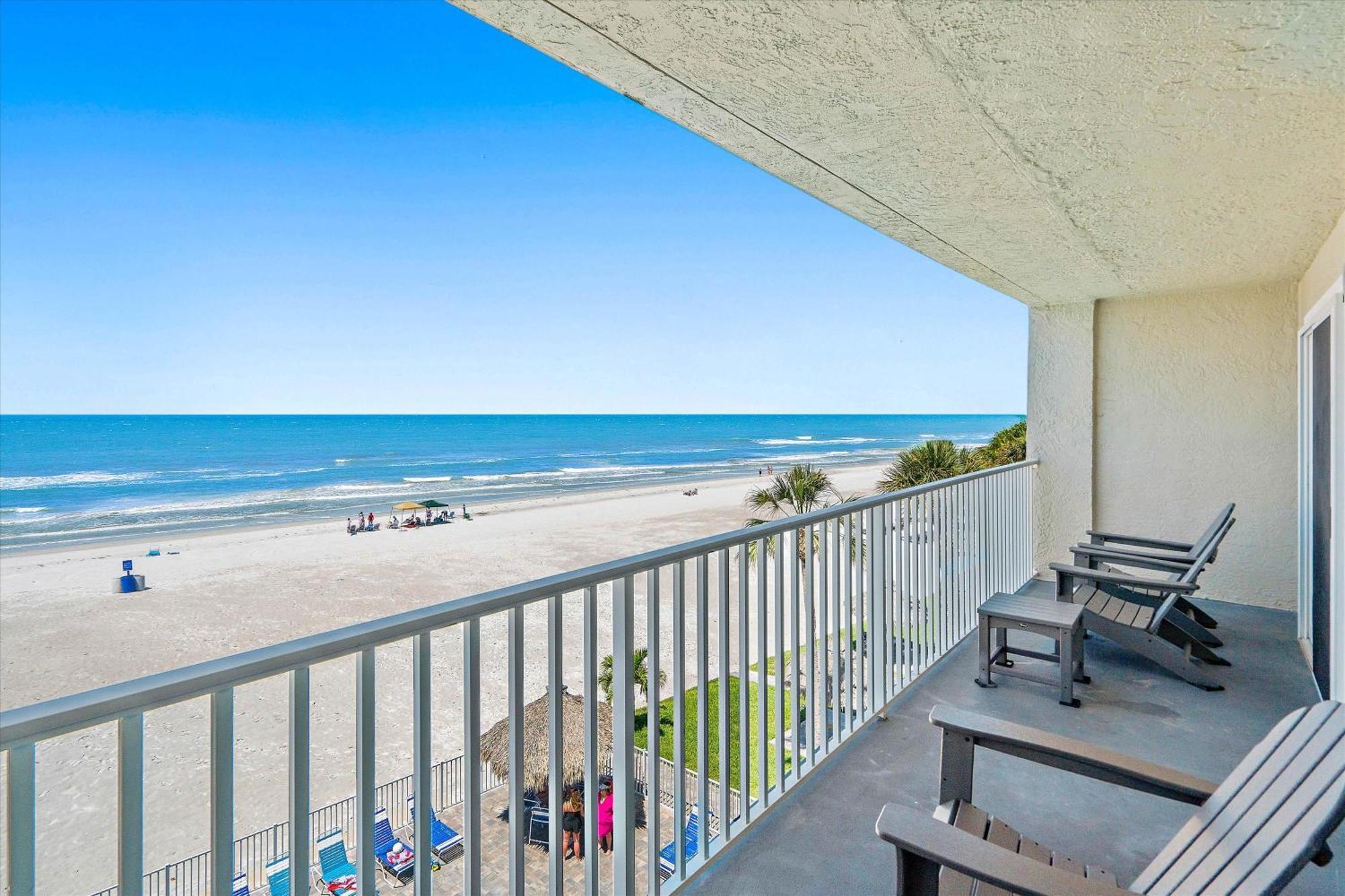 Open - Beachfront Luxury/spacious/free Amenities/walk Everywhere Holiday home *