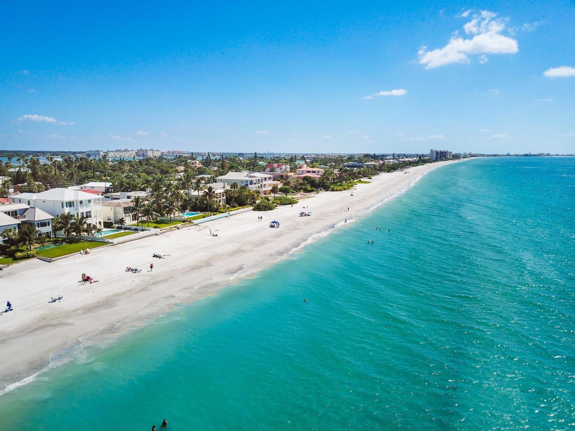 Holiday home Open - Beachfront Luxury/spacious/free Amenities/walk Everywhere *