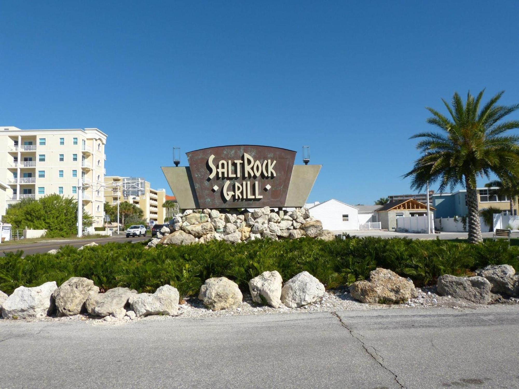 Open - Beachfront Luxury/spacious/free Amenities/walk Everywhere Holiday home St. Pete Beach