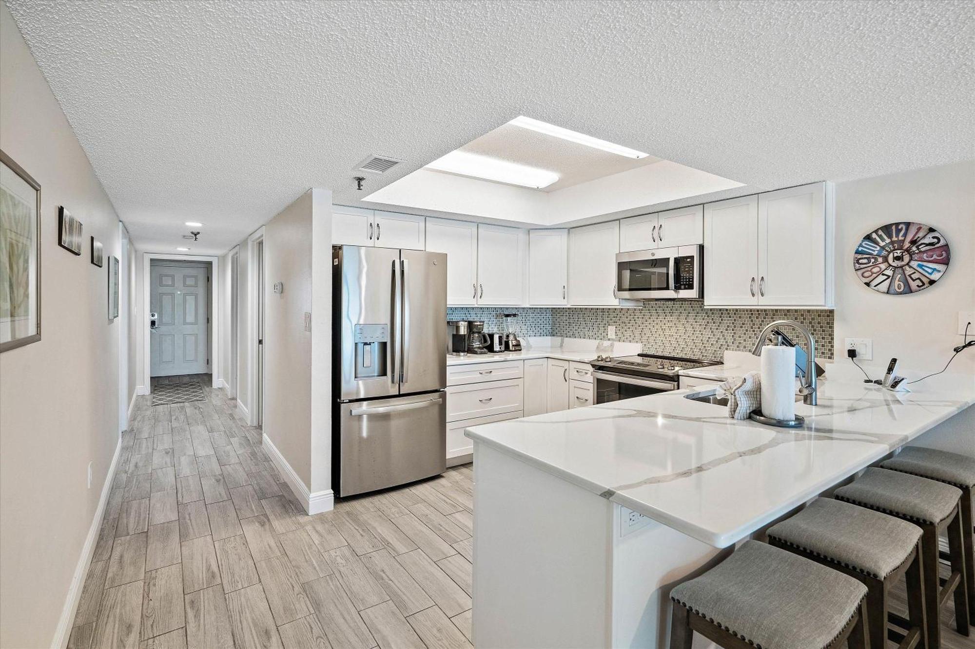 Open - Beachfront Luxury/spacious/free Amenities/walk Everywhere