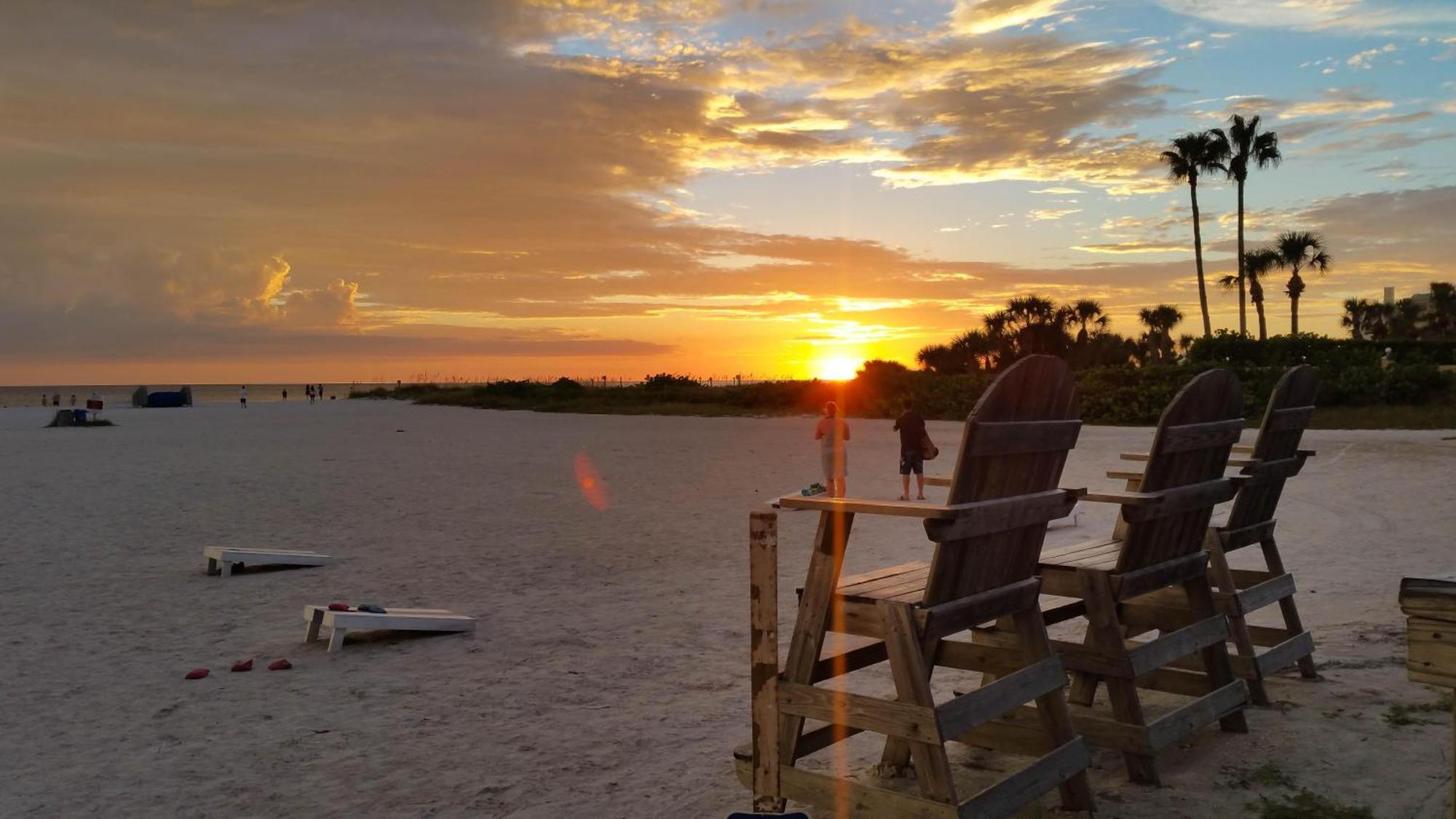 Minutes To And Happenings/free Parking/tons Of Space Holiday home St. Pete Beach