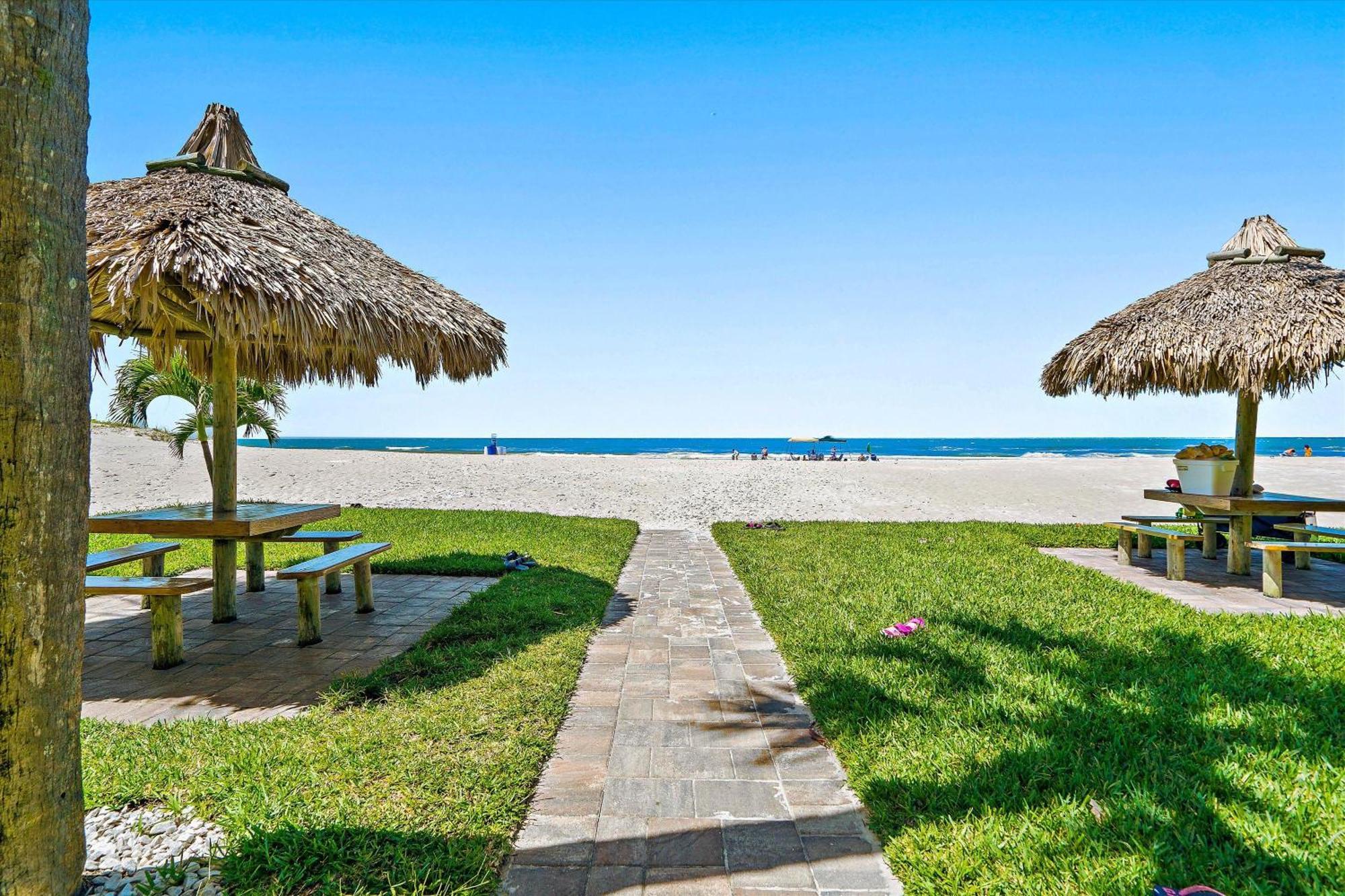 Open - Beachfront Luxury/spacious/free Amenities/walk Everywhere * St. Pete Beach