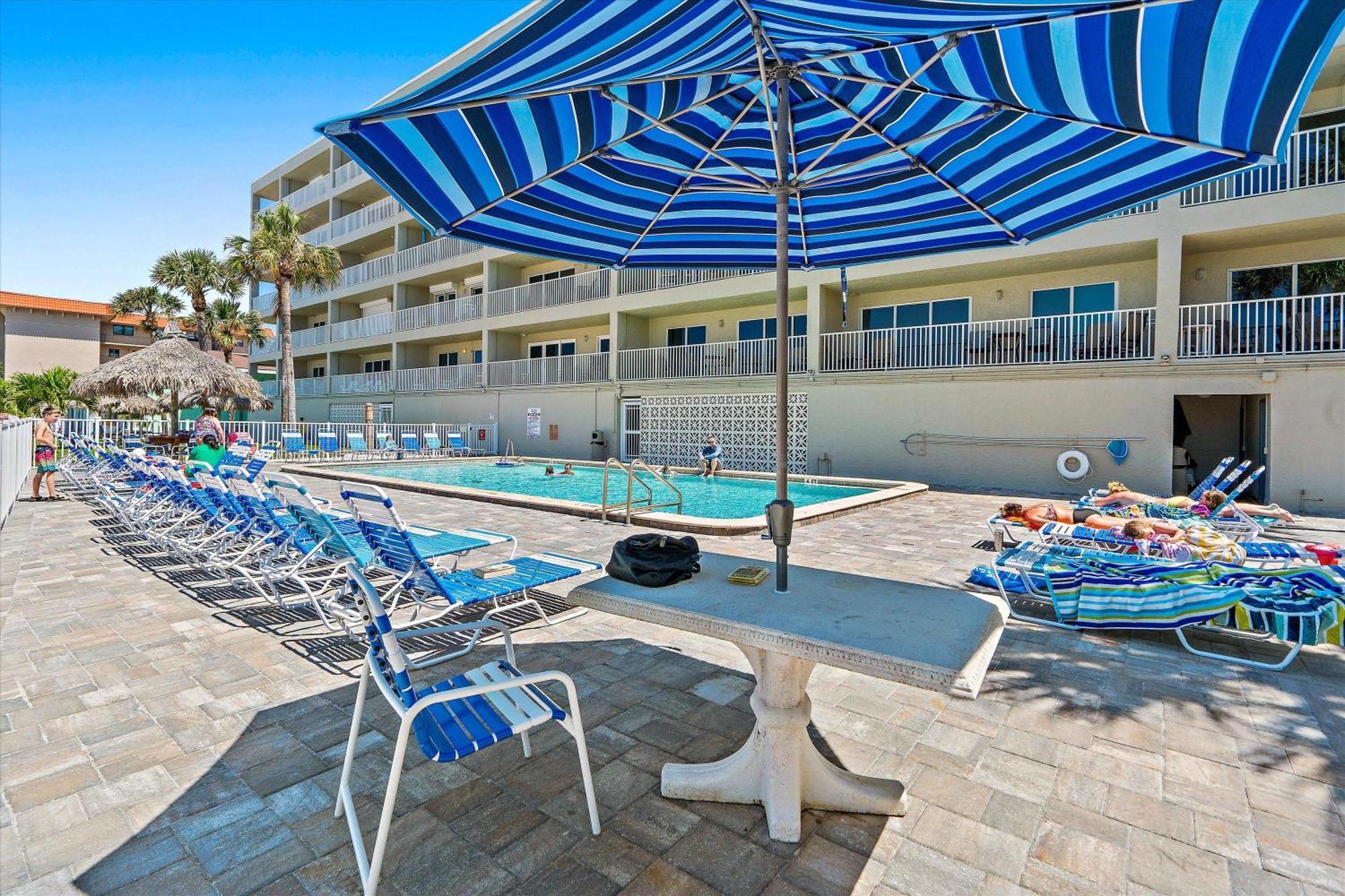 Open - Beachfront Luxury/spacious/free Amenities/walk Everywhere Holiday home