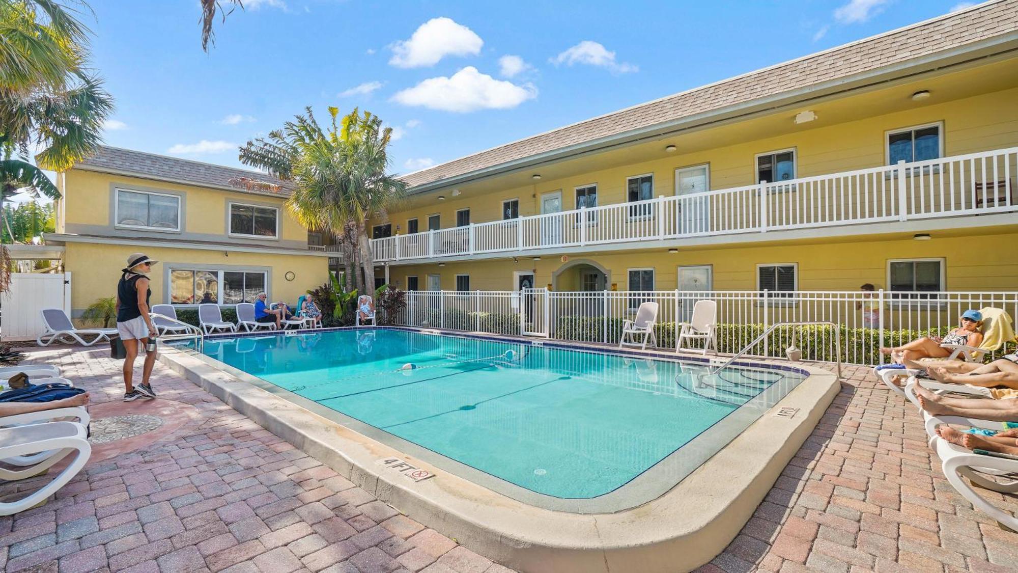 Minutes To And Happenings/free Parking/tons Of Space Holiday home *