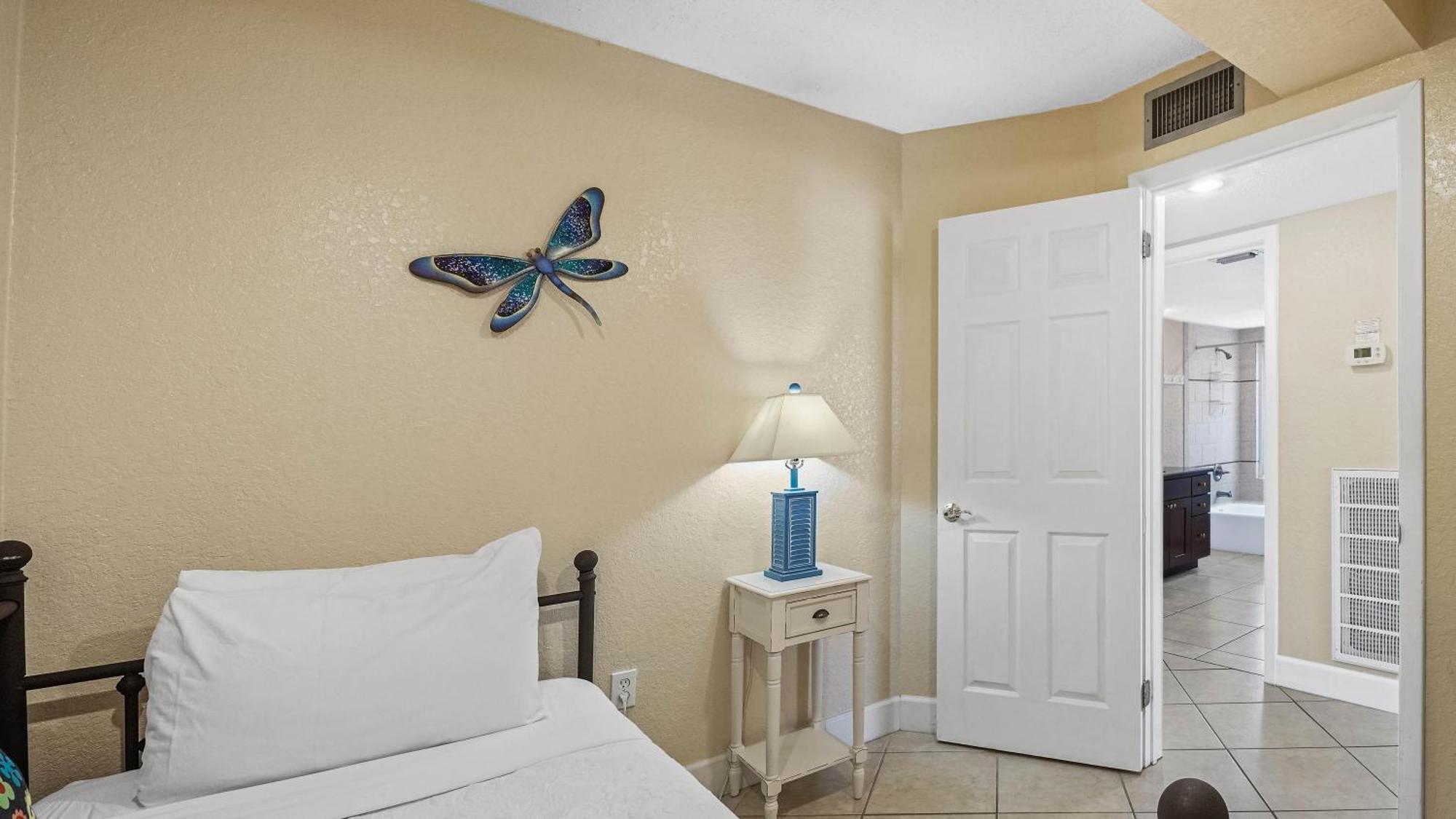 Holiday home Minutes To And Happenings/free Parking/tons Of Space *