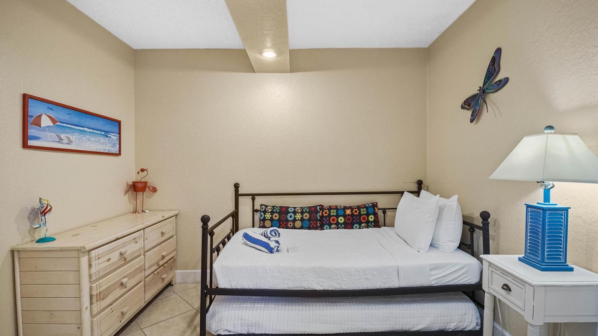 Holiday home Minutes To And Happenings/free Parking/tons Of Space St. Pete Beach