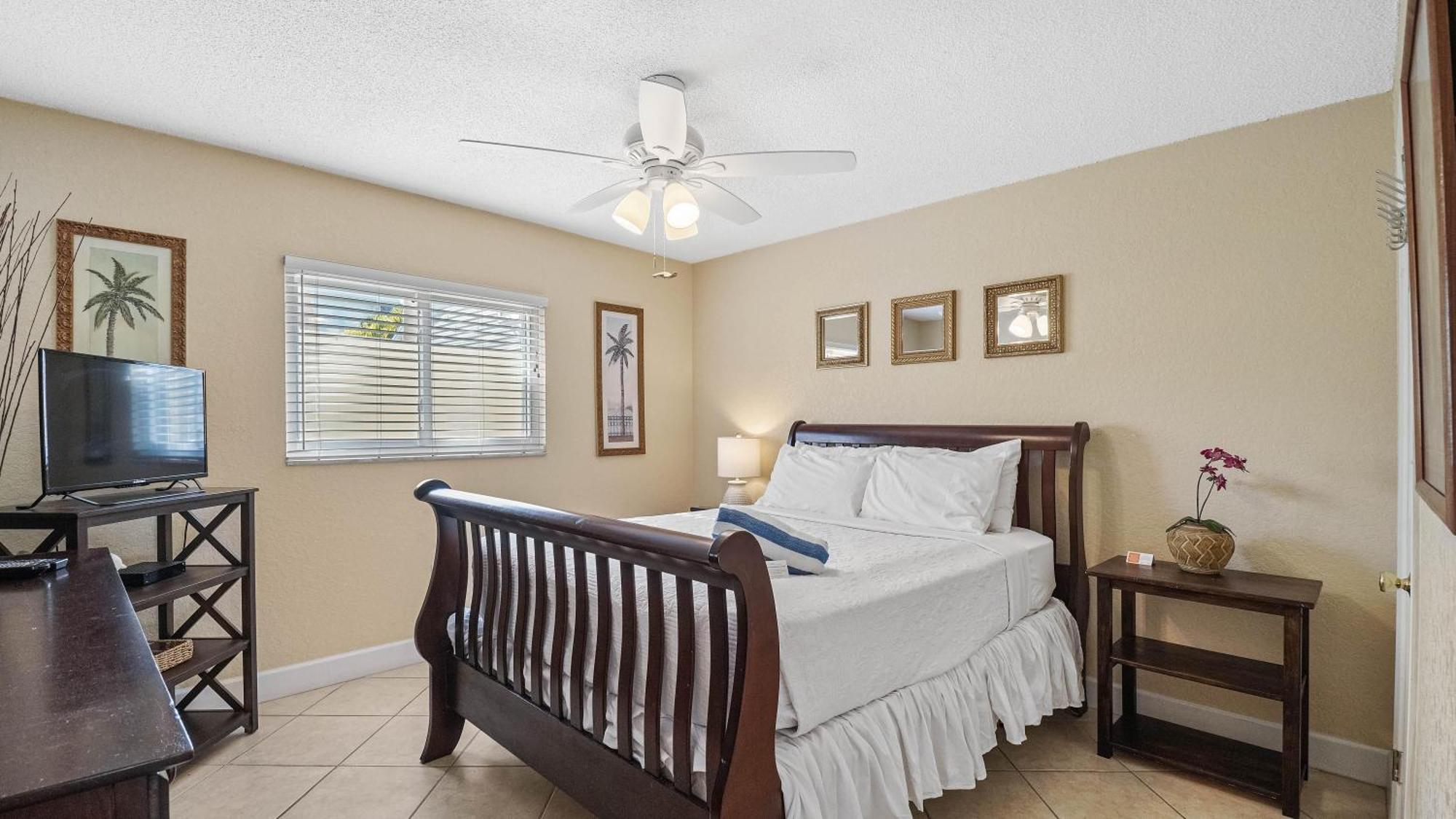 Minutes To And Happenings/free Parking/tons Of Space St. Pete Beach