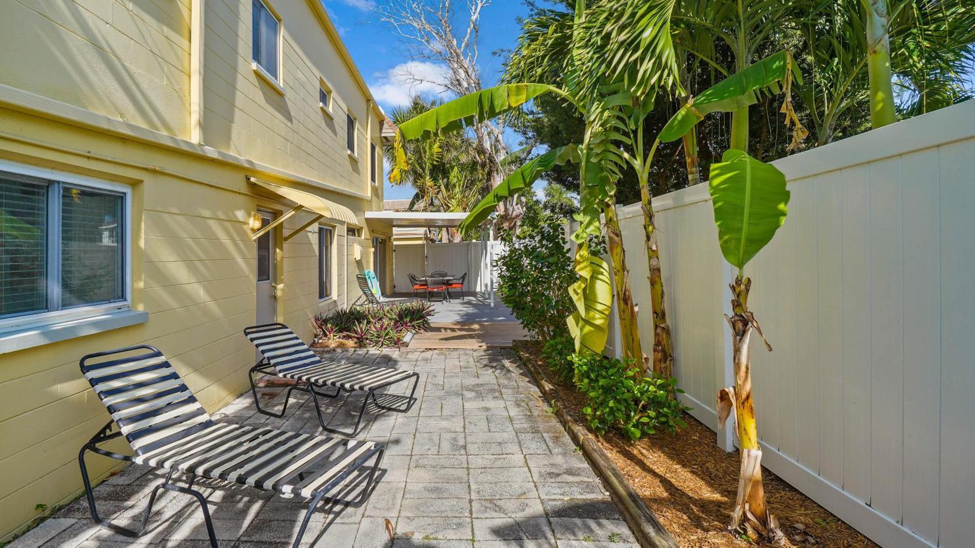 Minutes To And Happenings/free Parking/tons Of Space Holiday home *