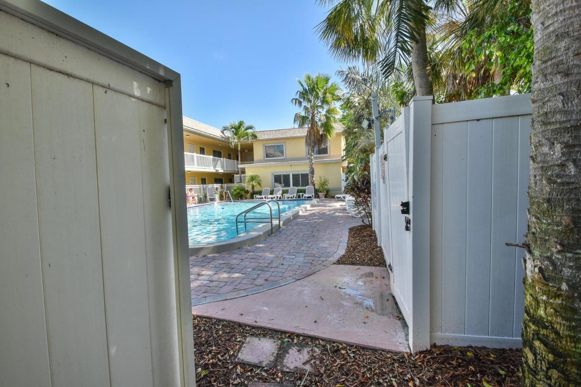 Minutes To And Happenings/free Parking/tons Of Space Holiday home St. Pete Beach