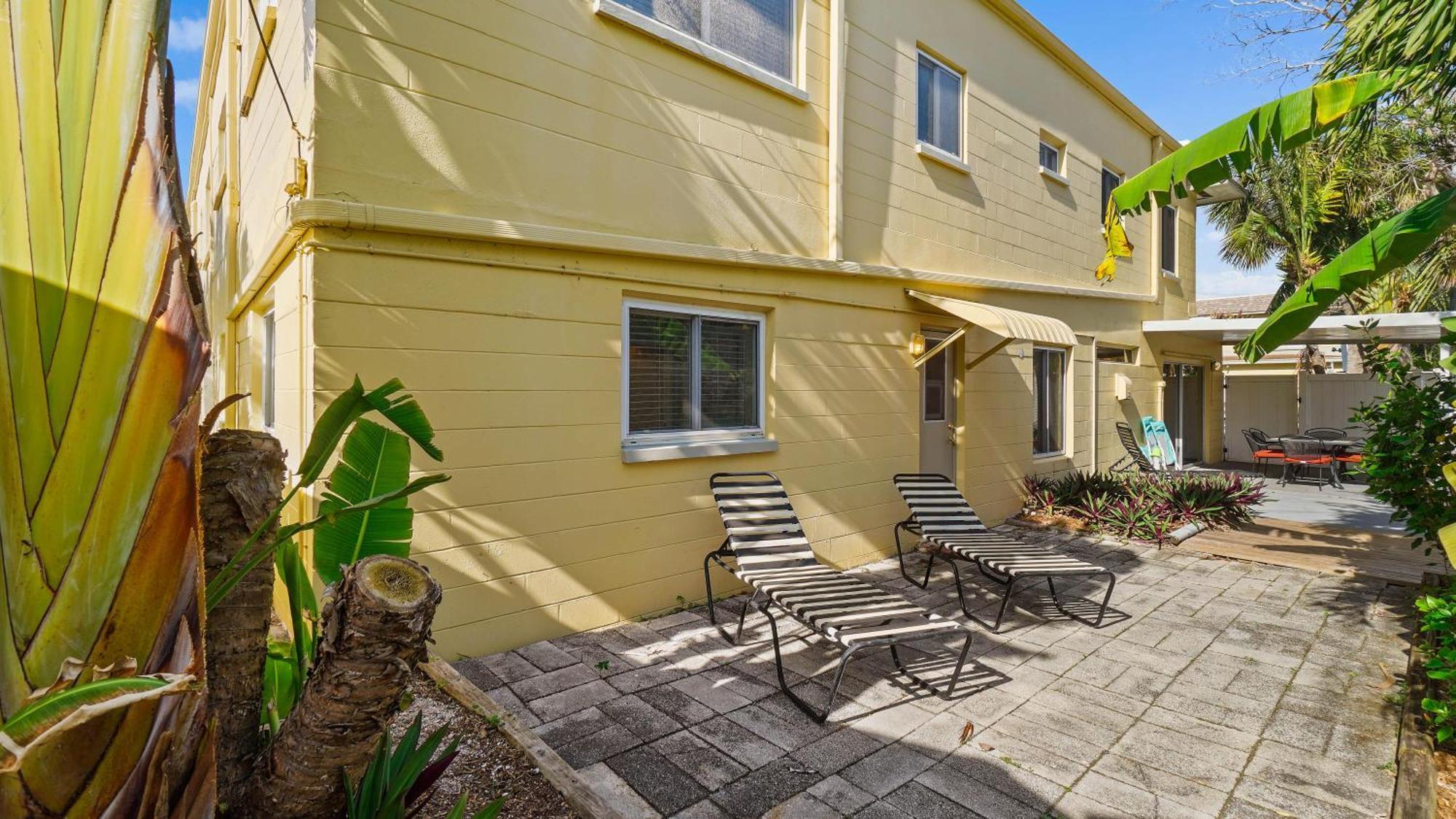 Minutes To And Happenings/free Parking/tons Of Space *