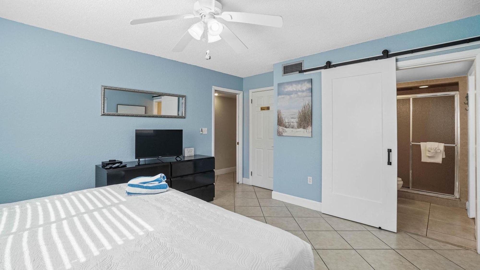Holiday home Minutes To And Happenings/free Parking/tons Of Space *