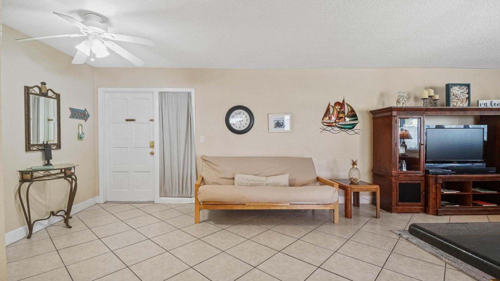 Holiday home Minutes To And Happenings/free Parking/tons Of Space St. Pete Beach