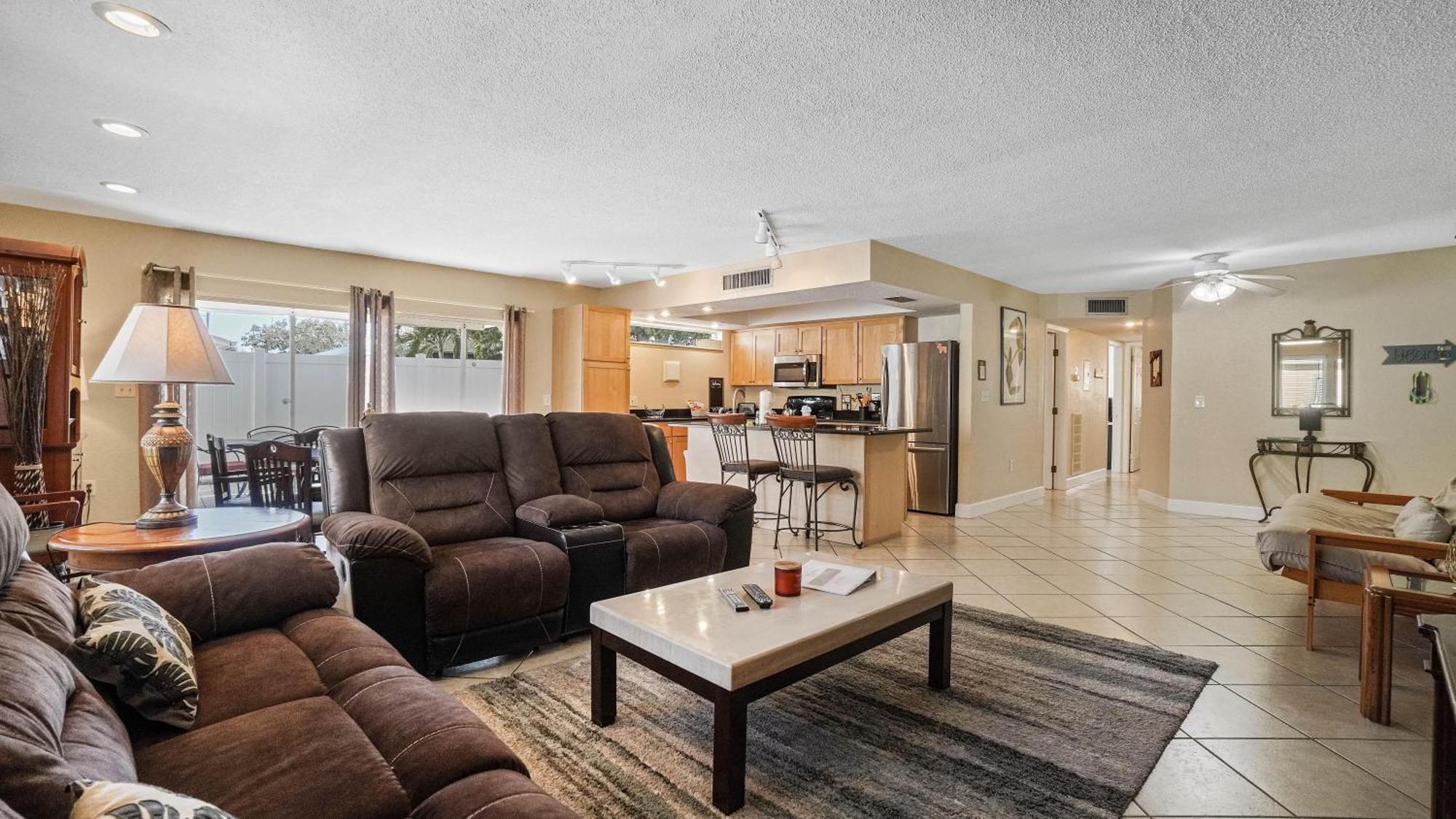 Holiday home Minutes To And Happenings/free Parking/tons Of Space