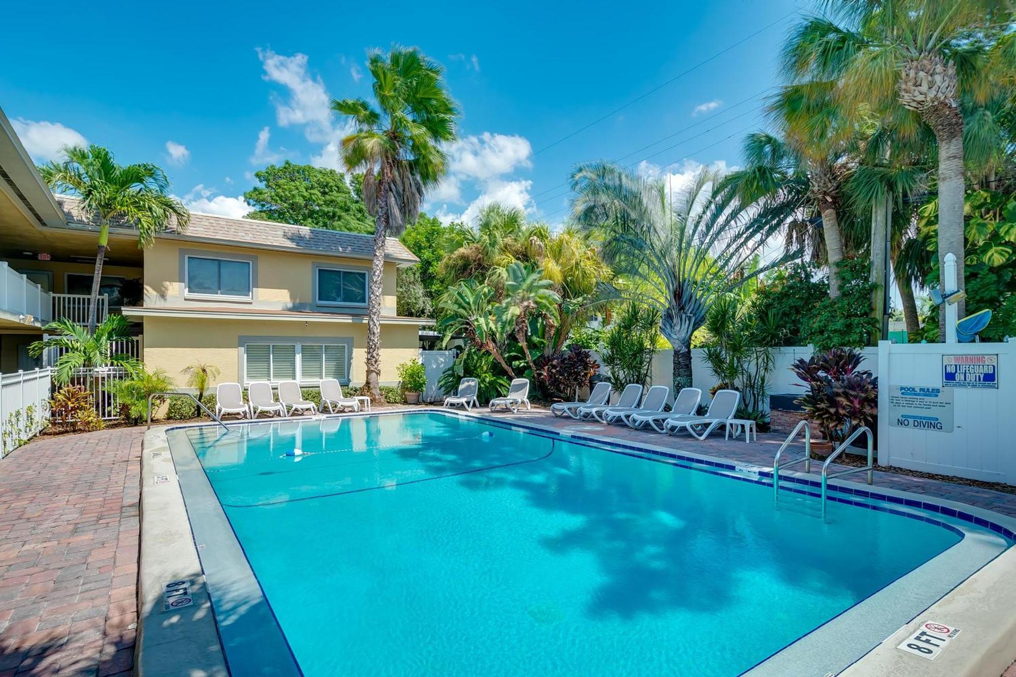 Holiday home Minutes To And Happenings/free Parking/tons Of Space St. Pete Beach