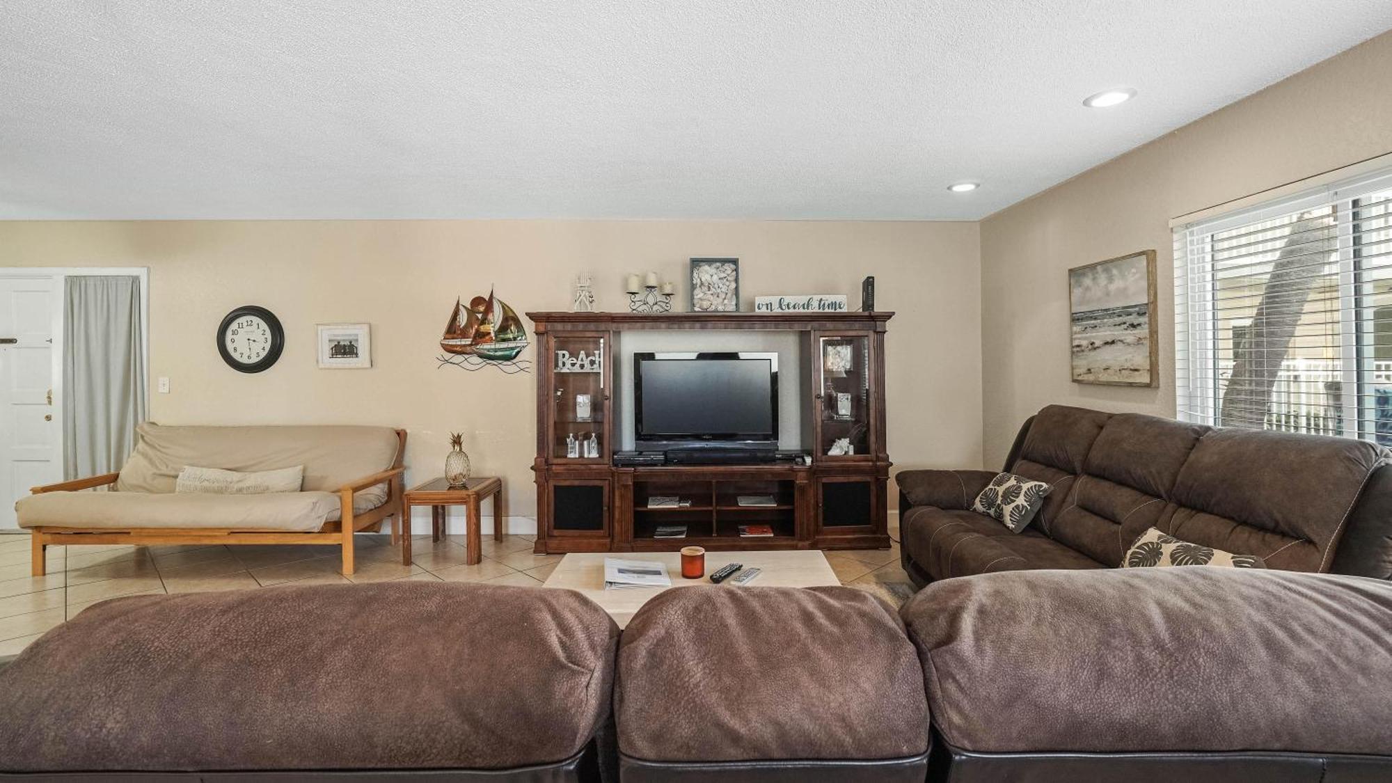 Minutes To And Happenings/free Parking/tons Of Space * St. Pete Beach