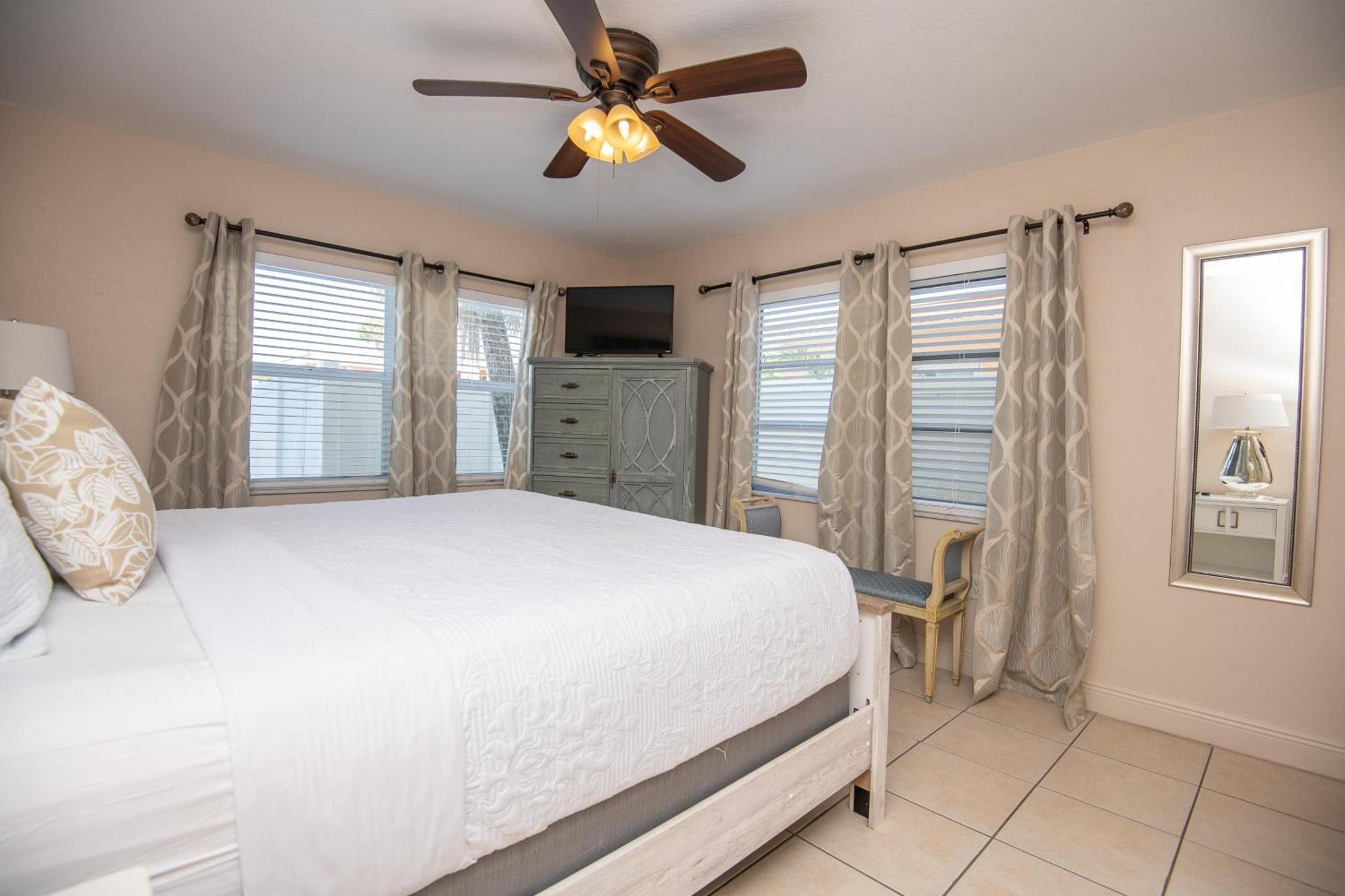 Beach/discount/parking/walkable * St. Pete Beach