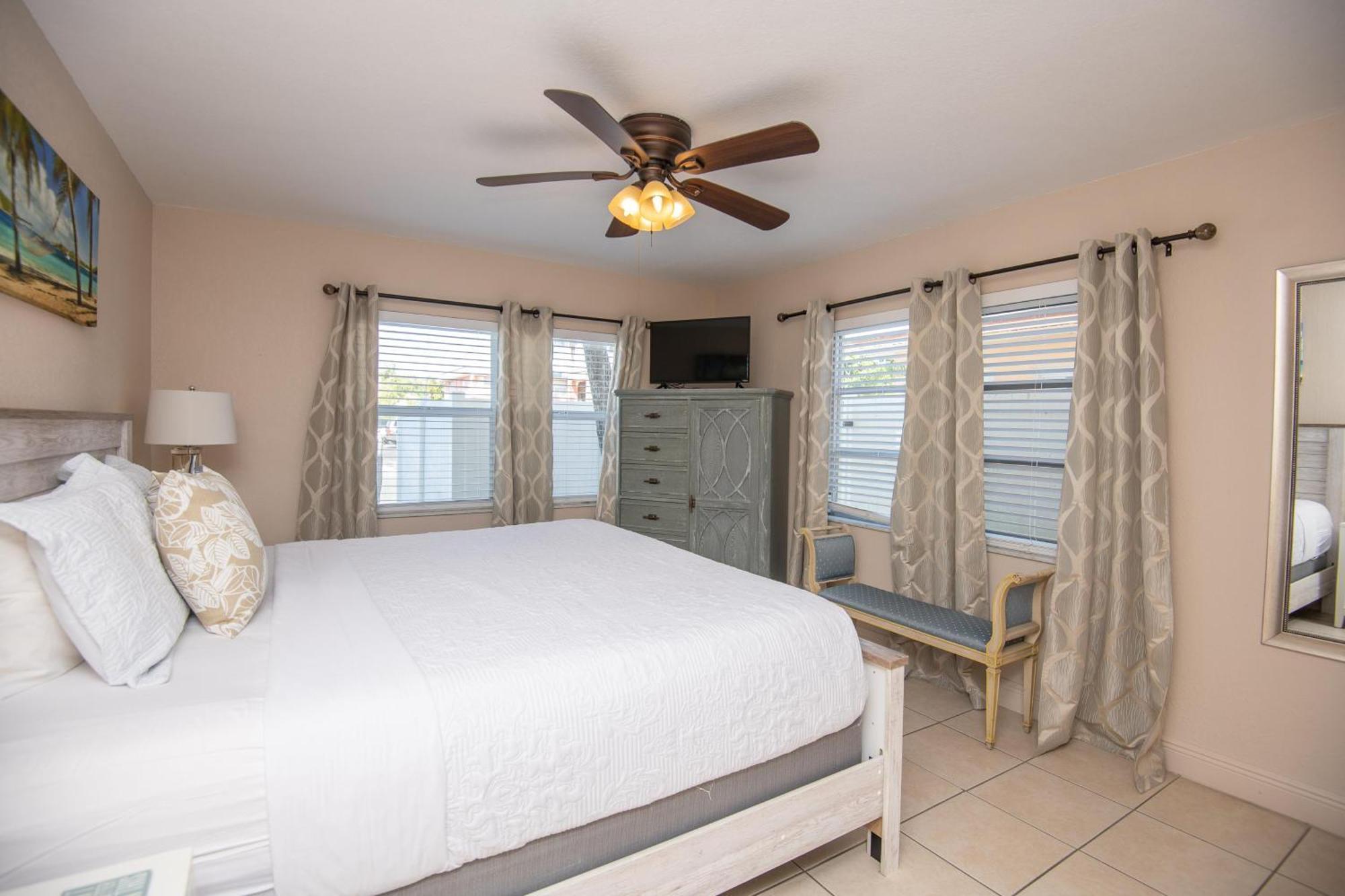 Holiday home Beach/discount/parking/walkable St. Pete Beach